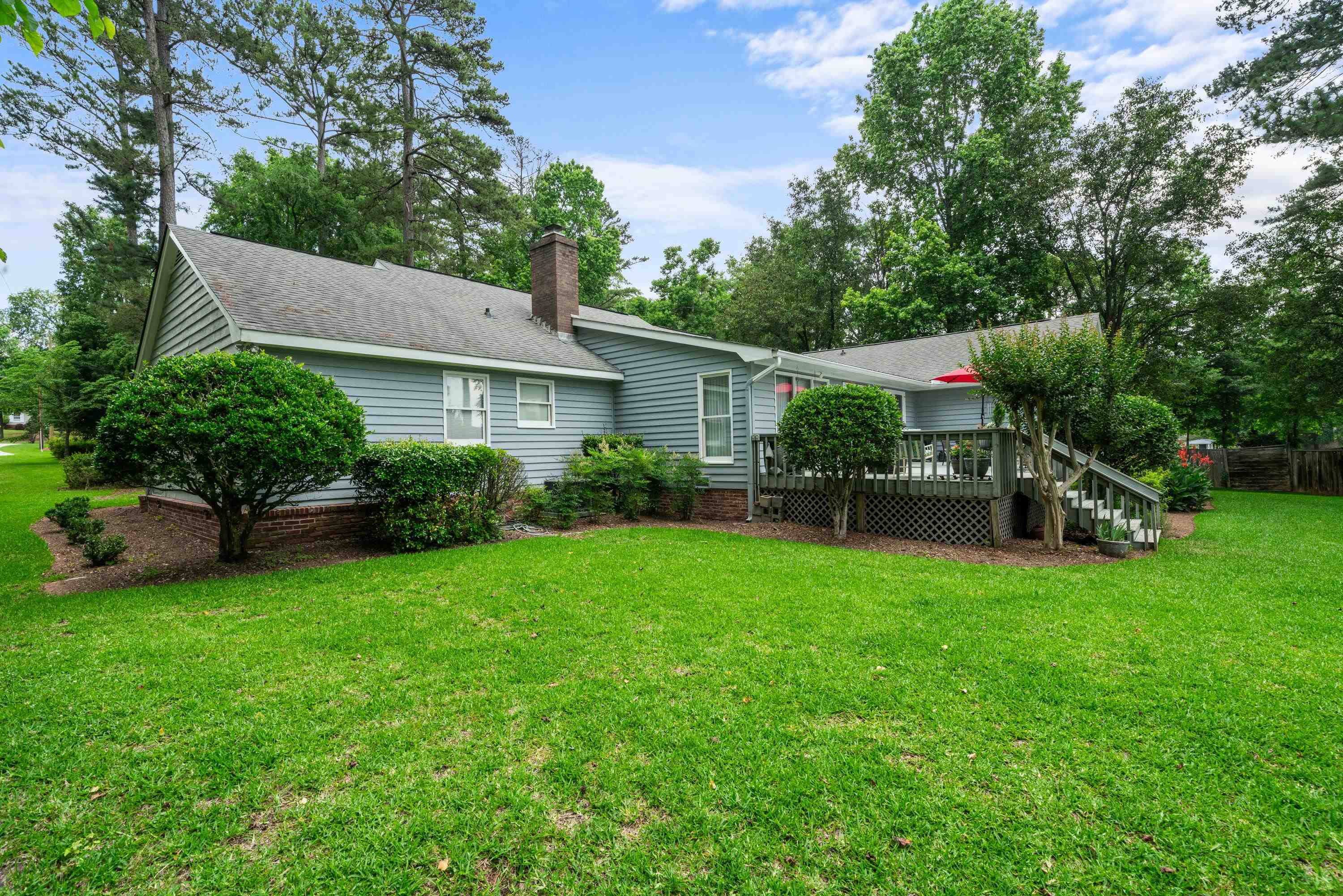 123 LAKECREST DRIVE