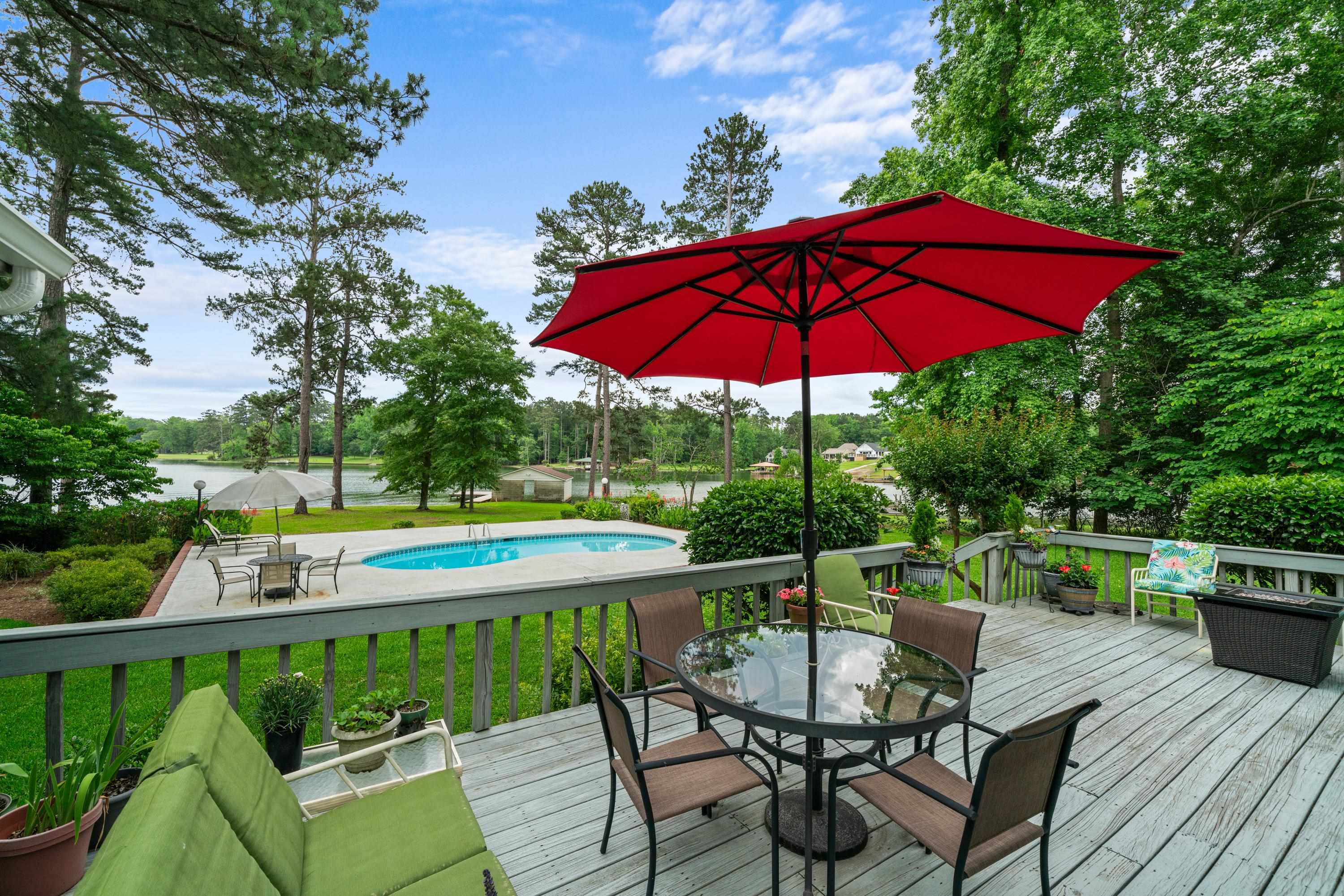 123 LAKECREST DRIVE