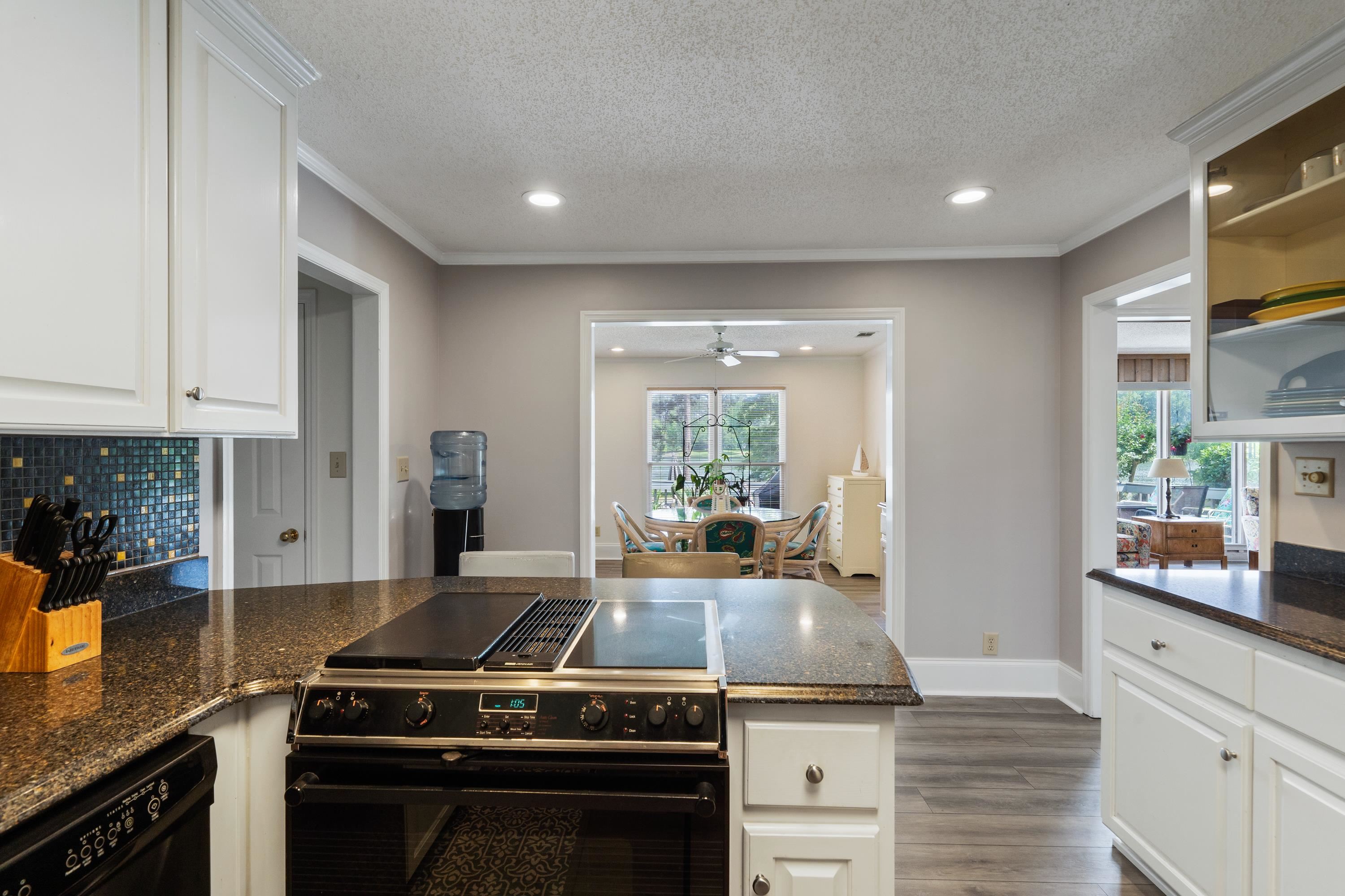 123 LAKECREST DRIVE