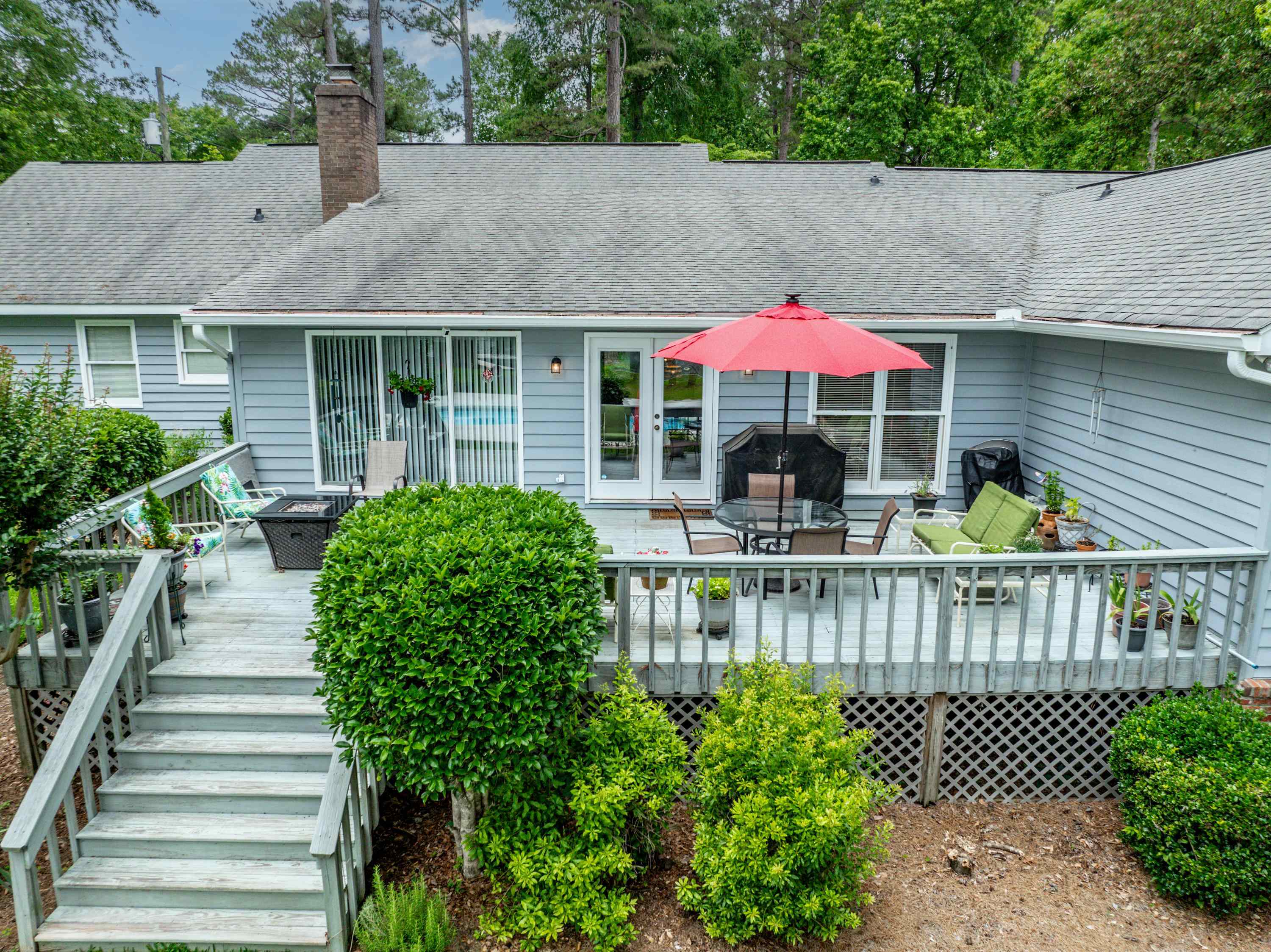 123 LAKECREST DRIVE