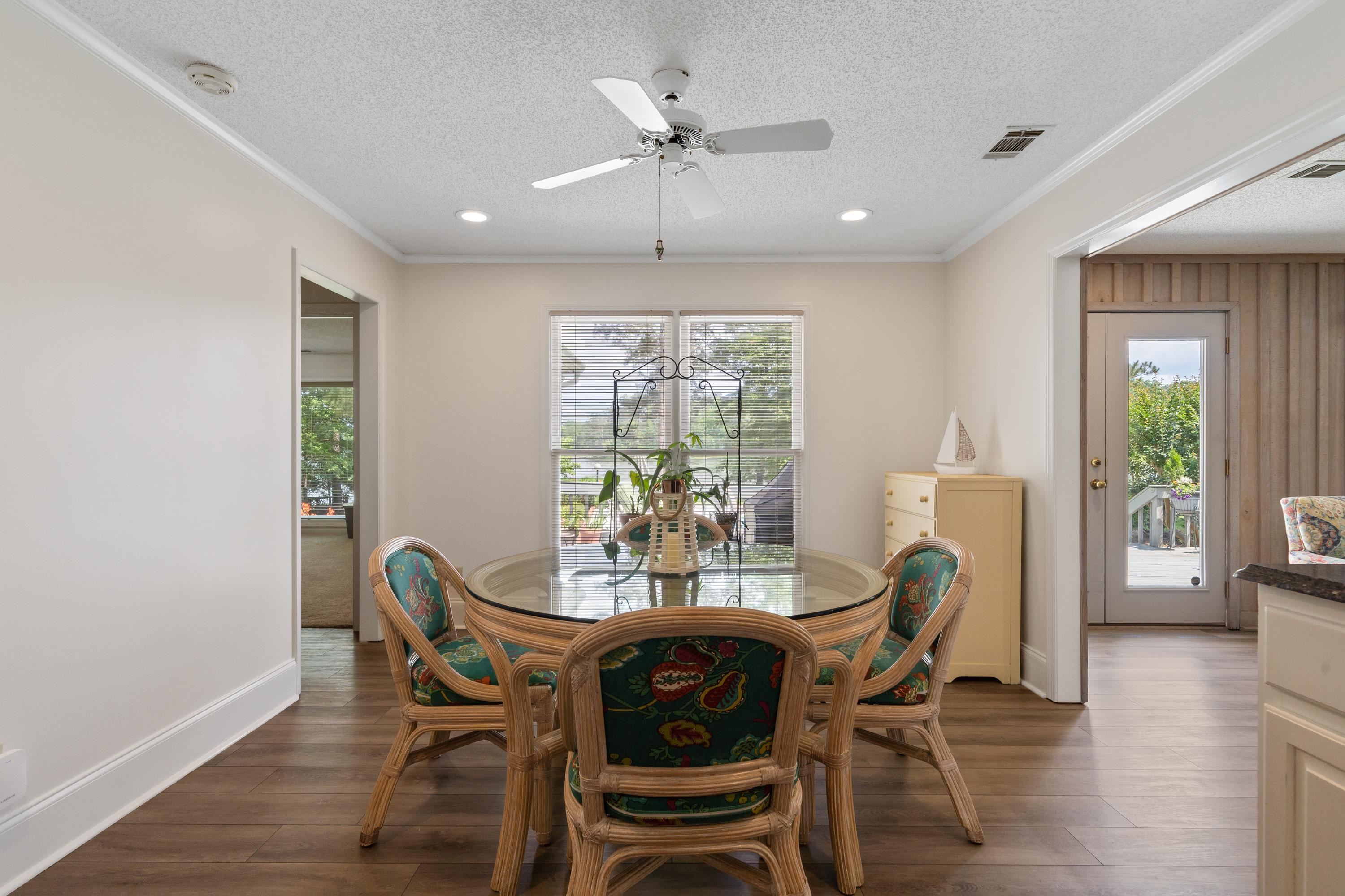123 LAKECREST DRIVE