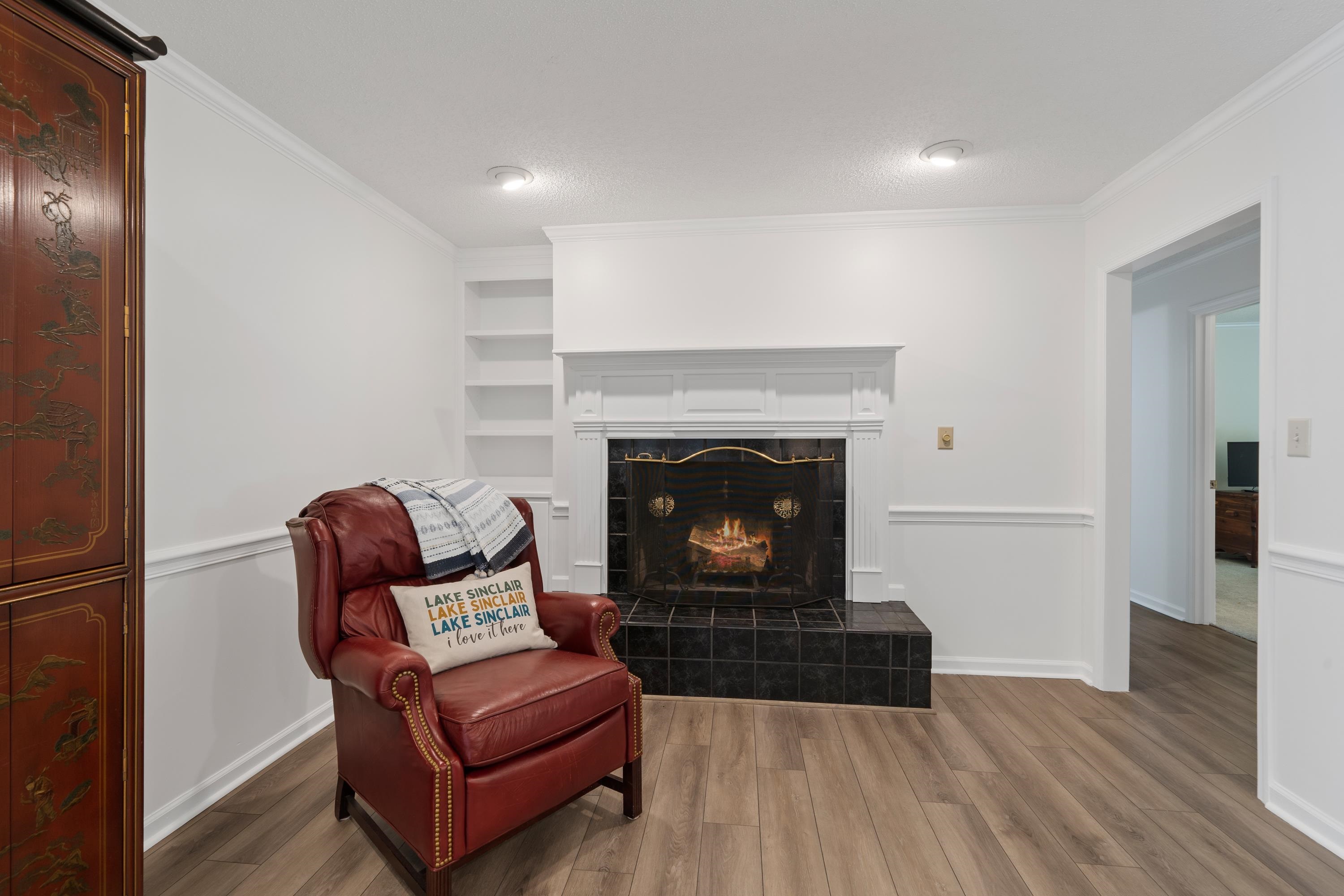 123 LAKECREST DRIVE