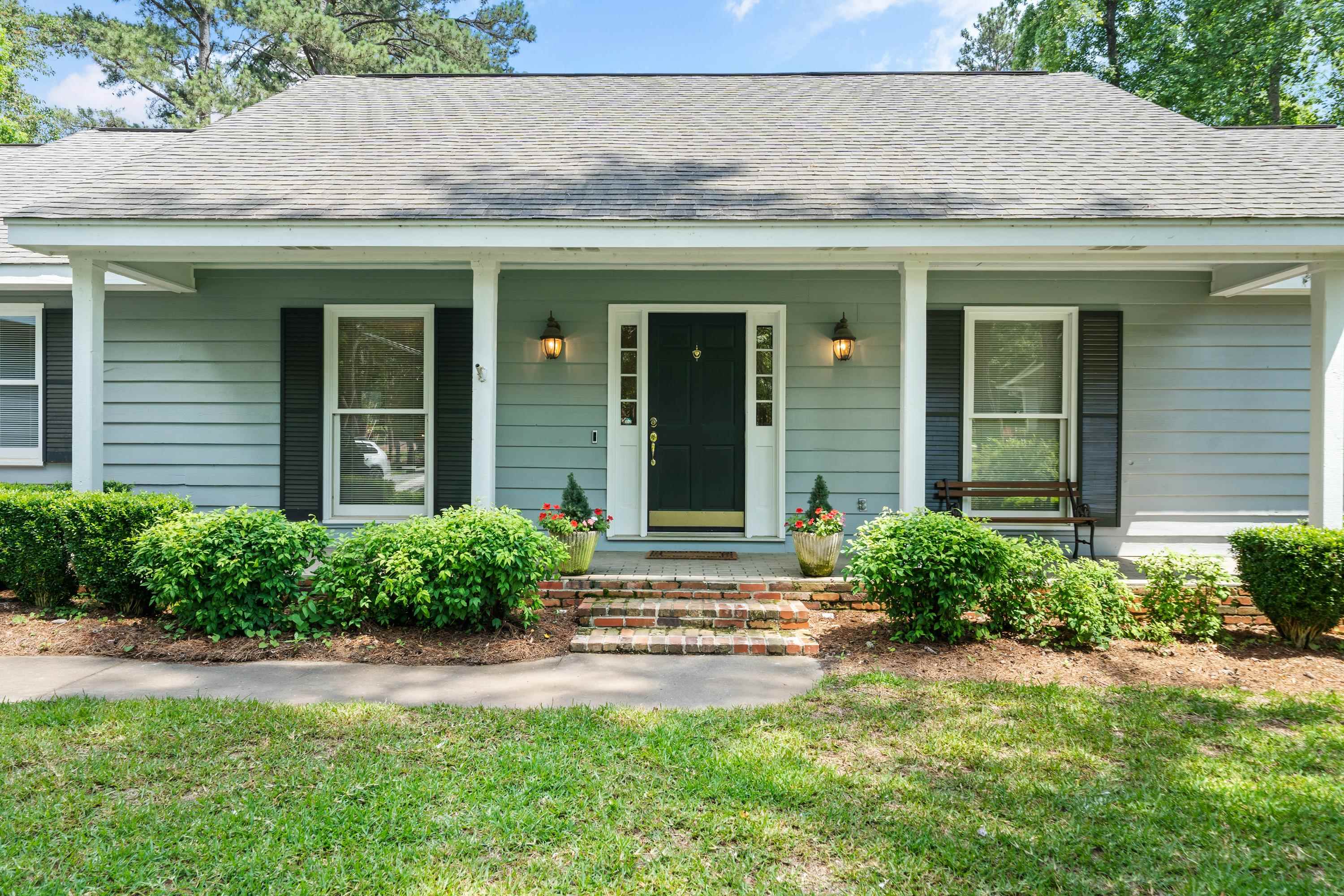 123 LAKECREST DRIVE