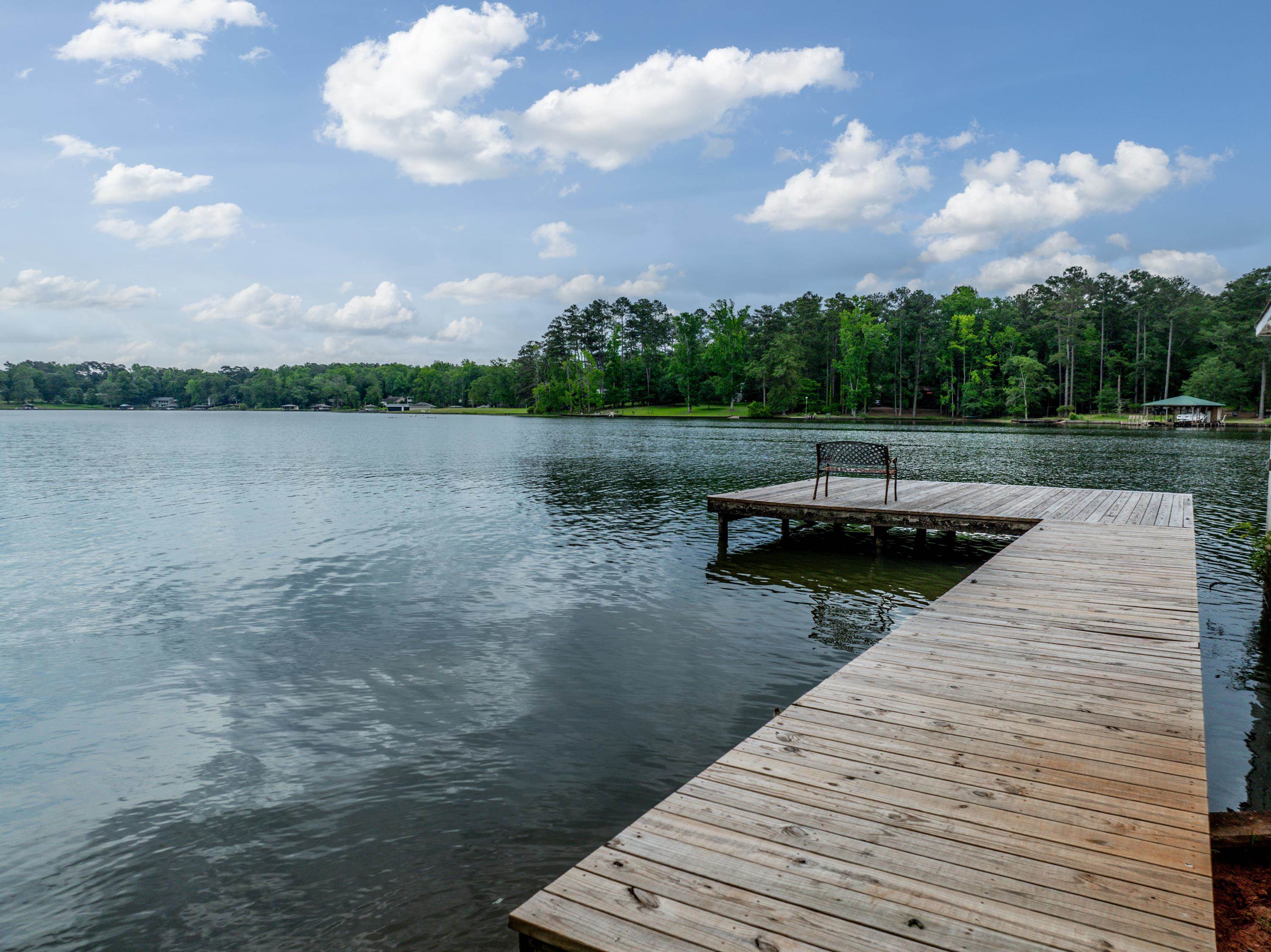 123 LAKECREST DRIVE