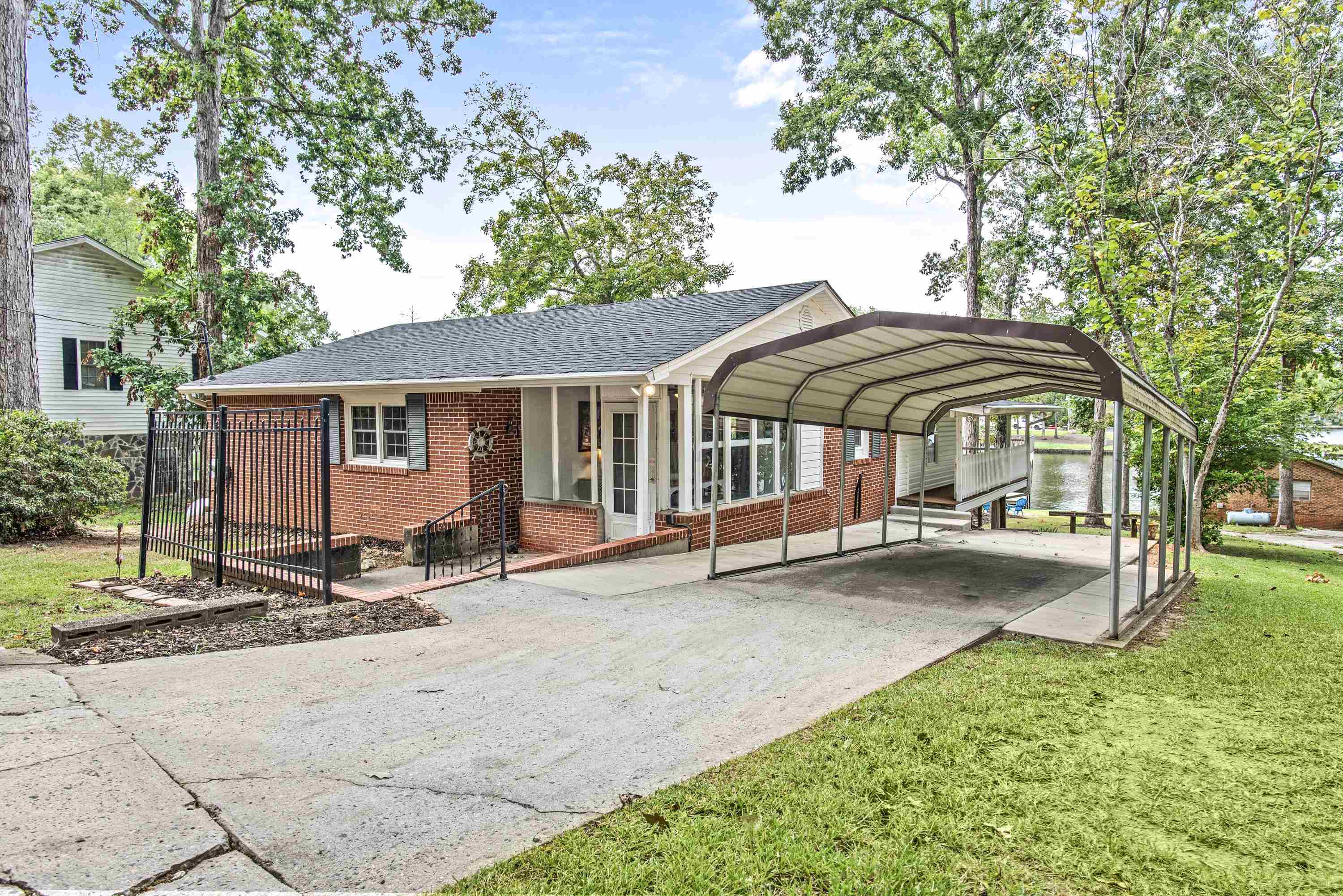 252 SHELTON DRIVE