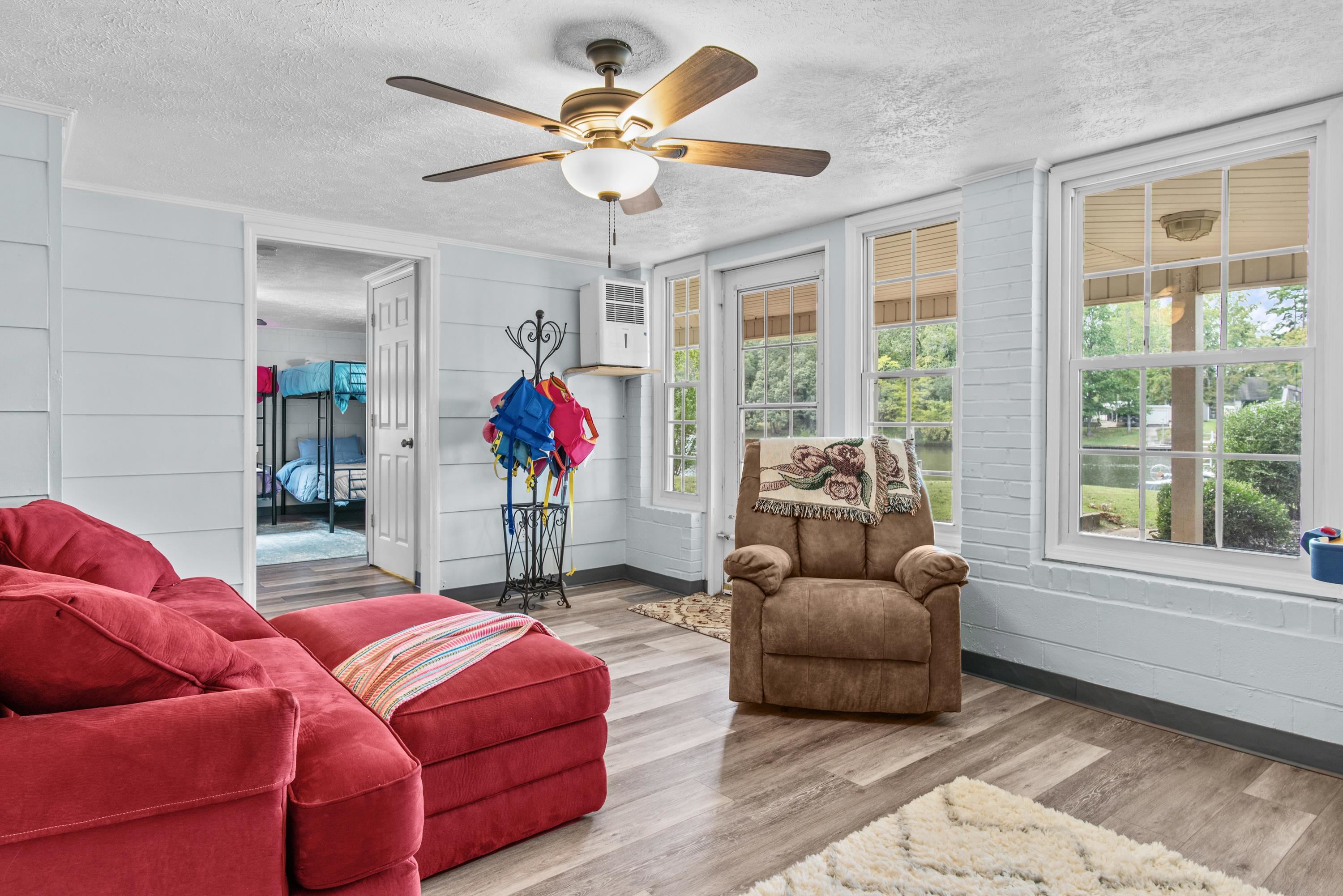 252 SHELTON DRIVE