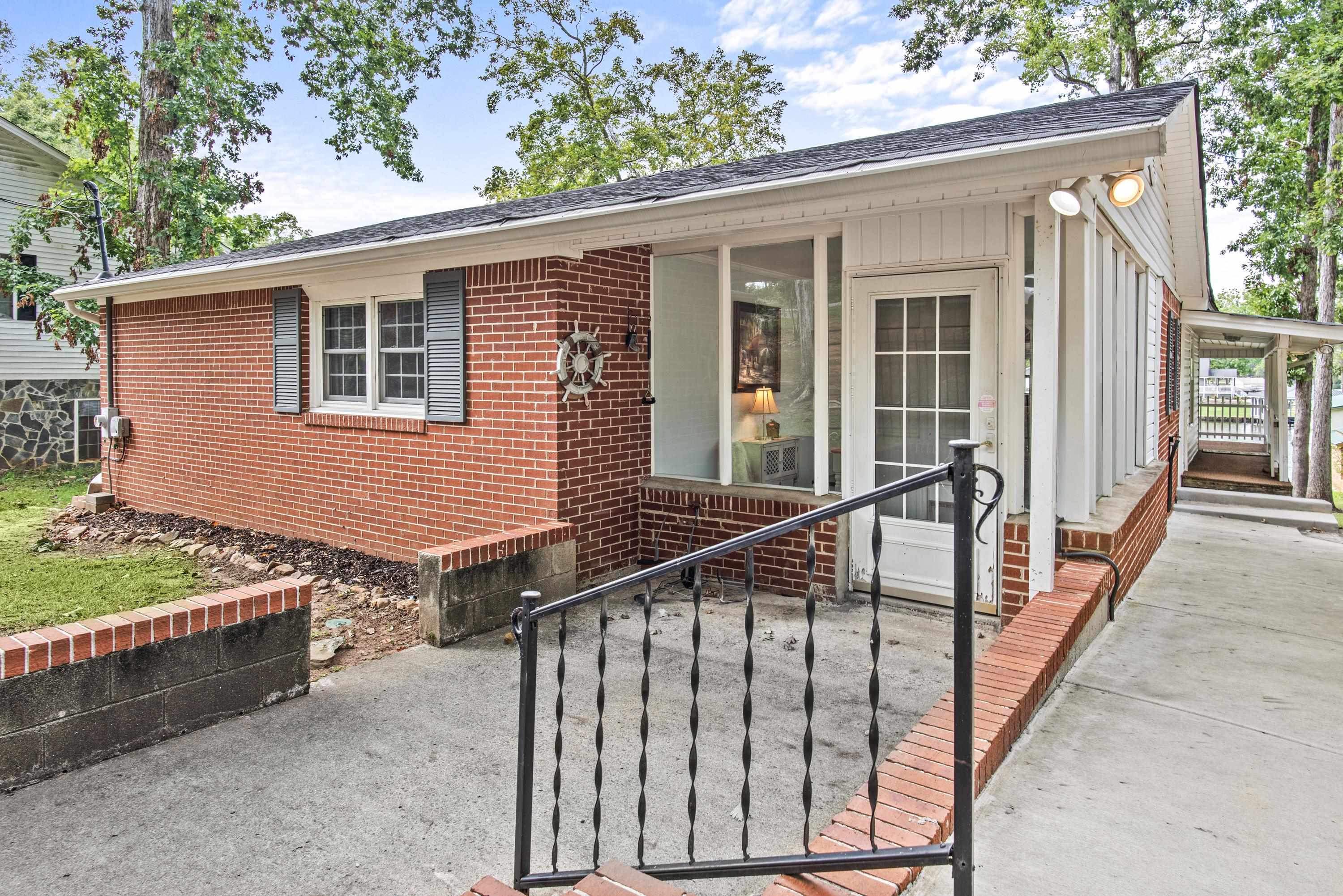 252 SHELTON DRIVE
