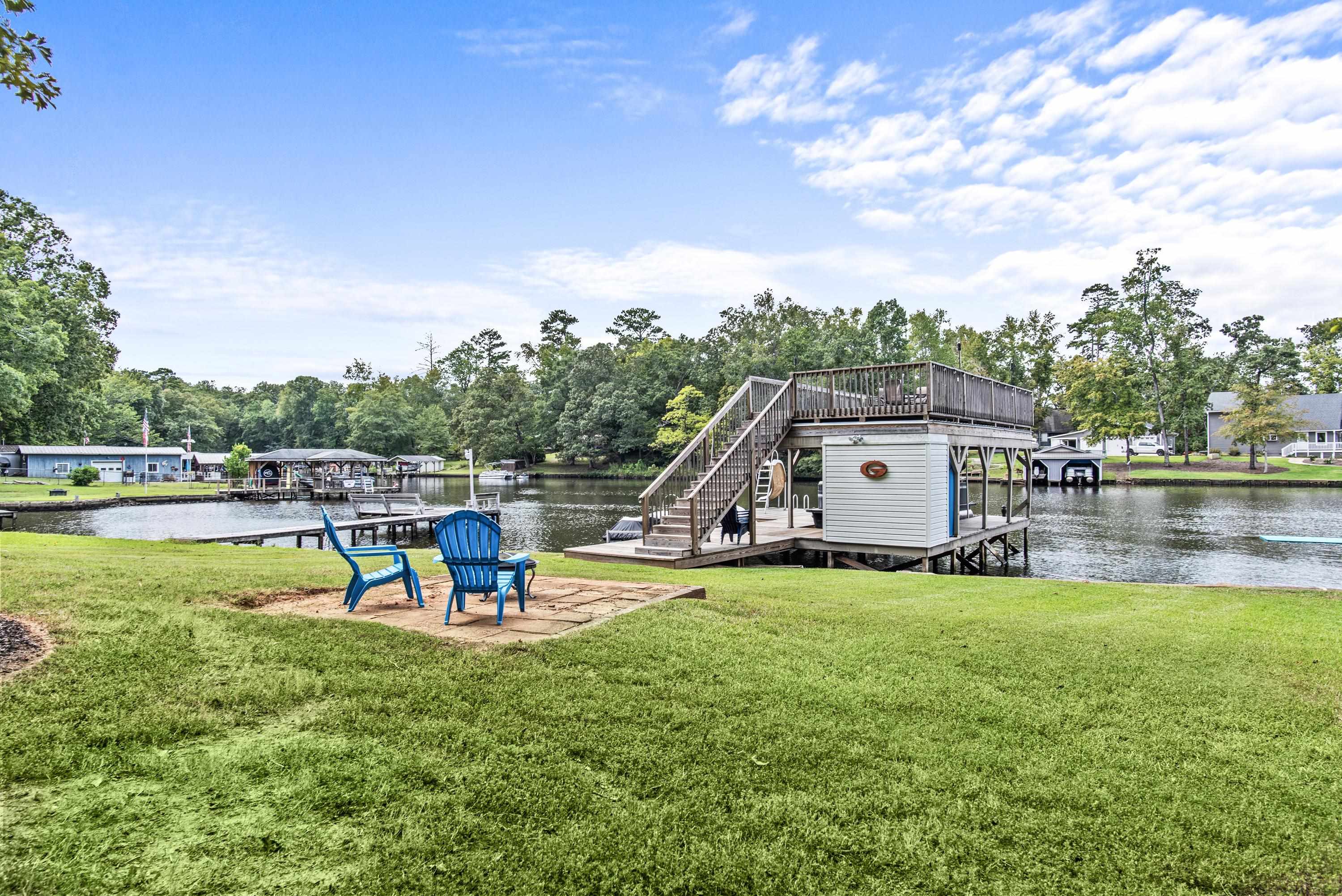 252 SHELTON DRIVE