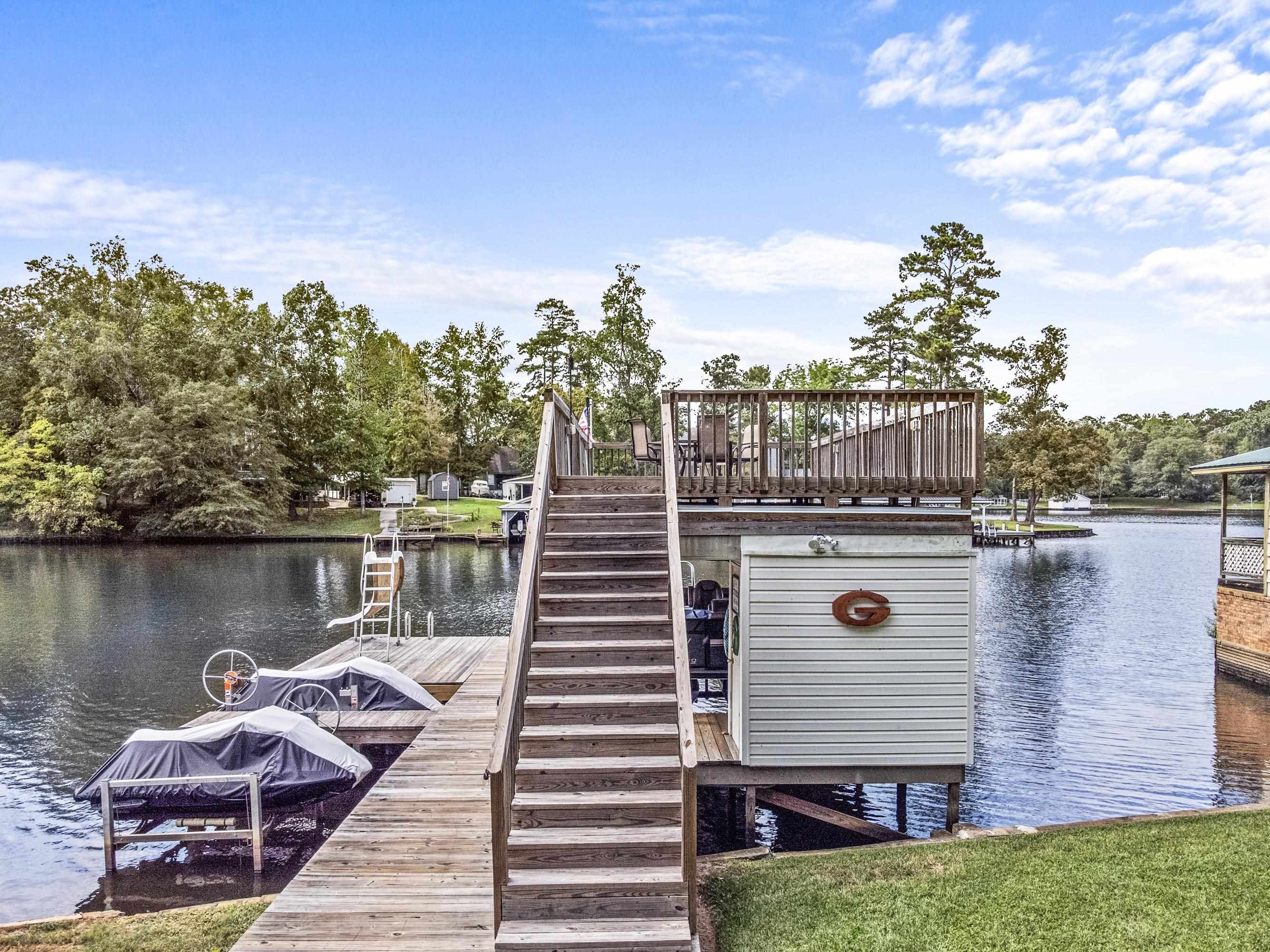 252 SHELTON DRIVE