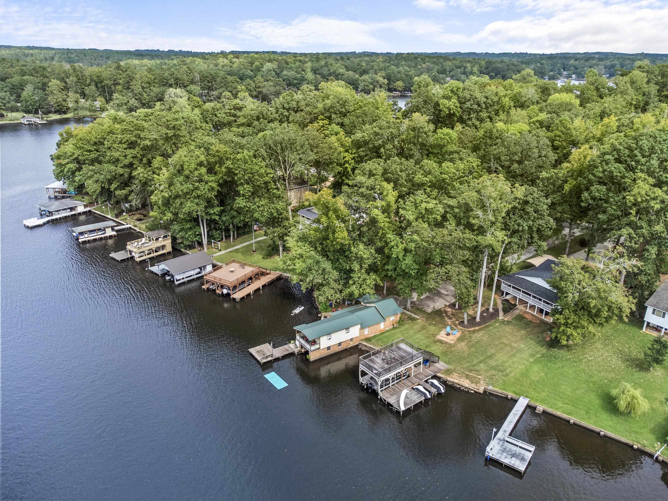 252 SHELTON DRIVE