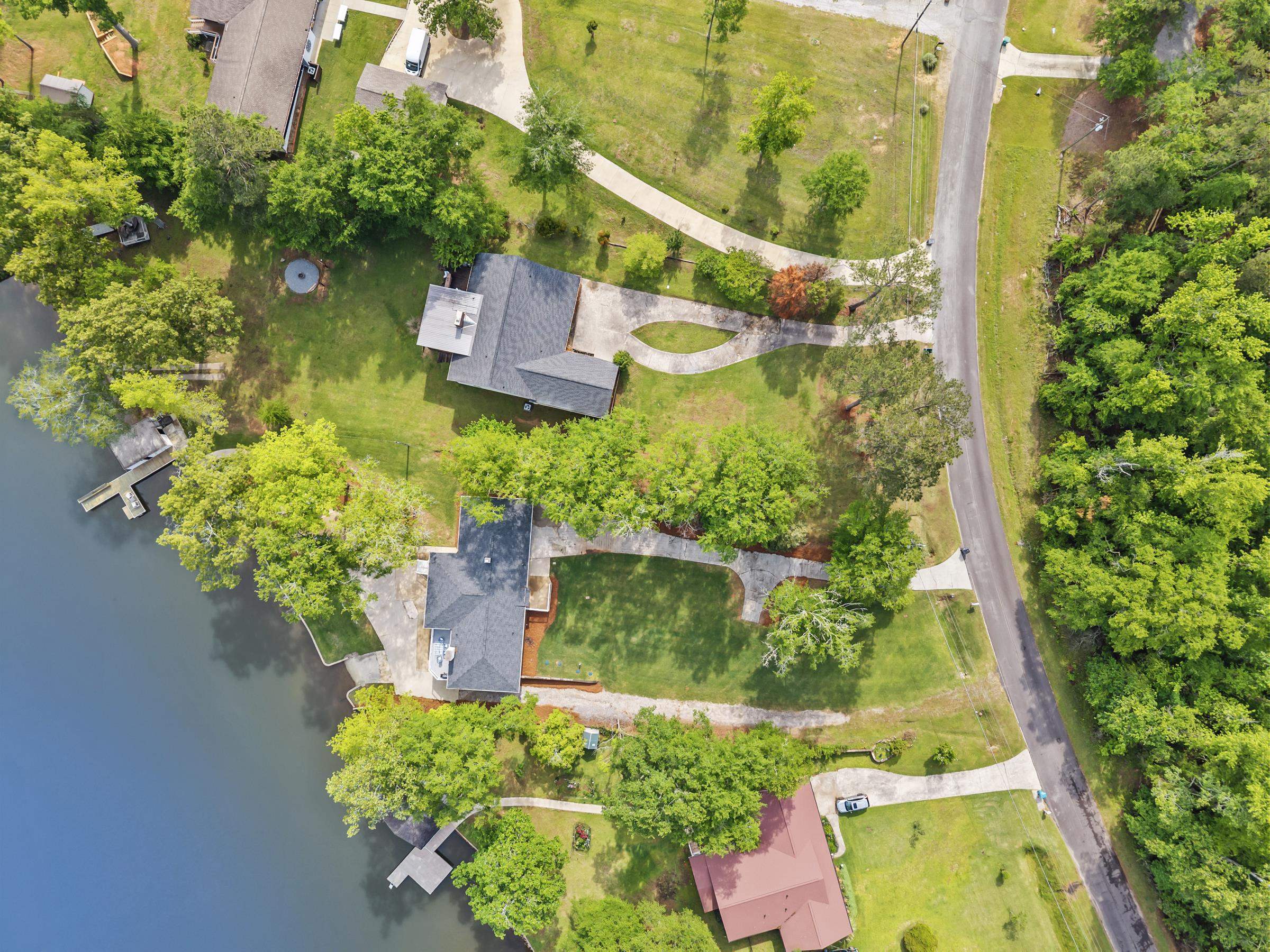 307 W LAKEVIEW DRIVE