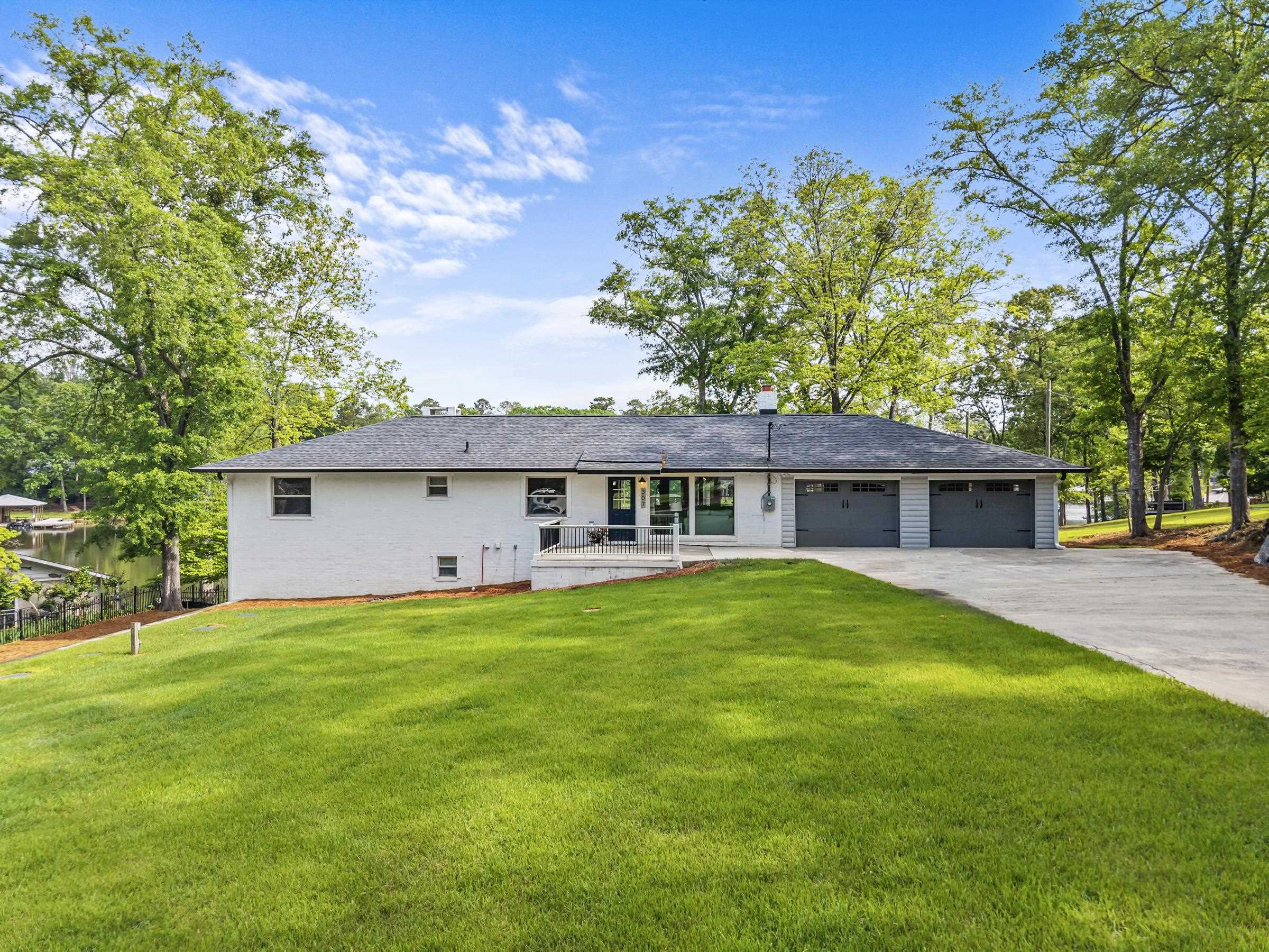 307 W LAKEVIEW DRIVE