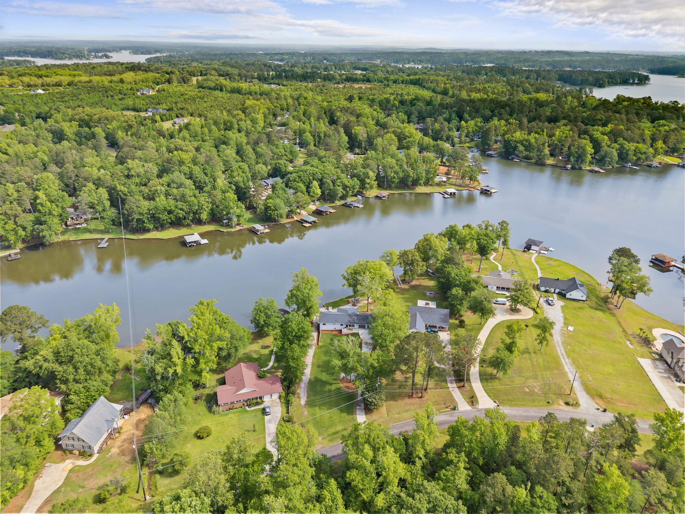 307 W LAKEVIEW DRIVE