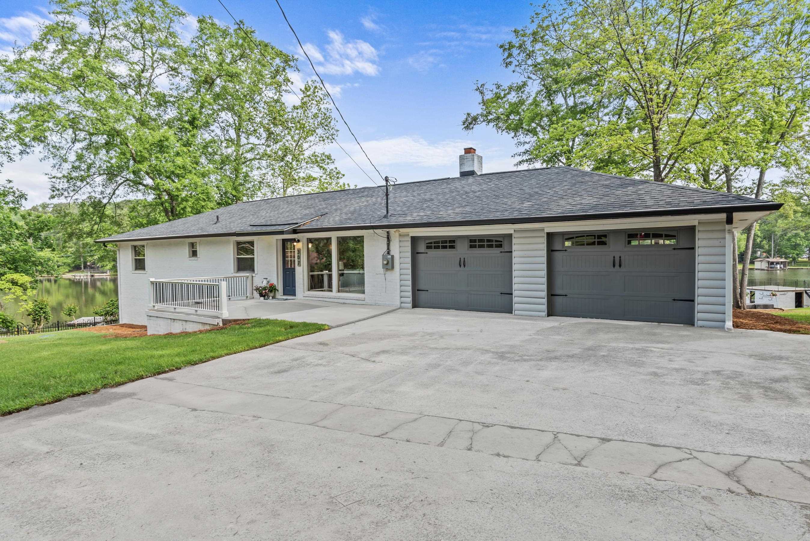 307 W LAKEVIEW DRIVE