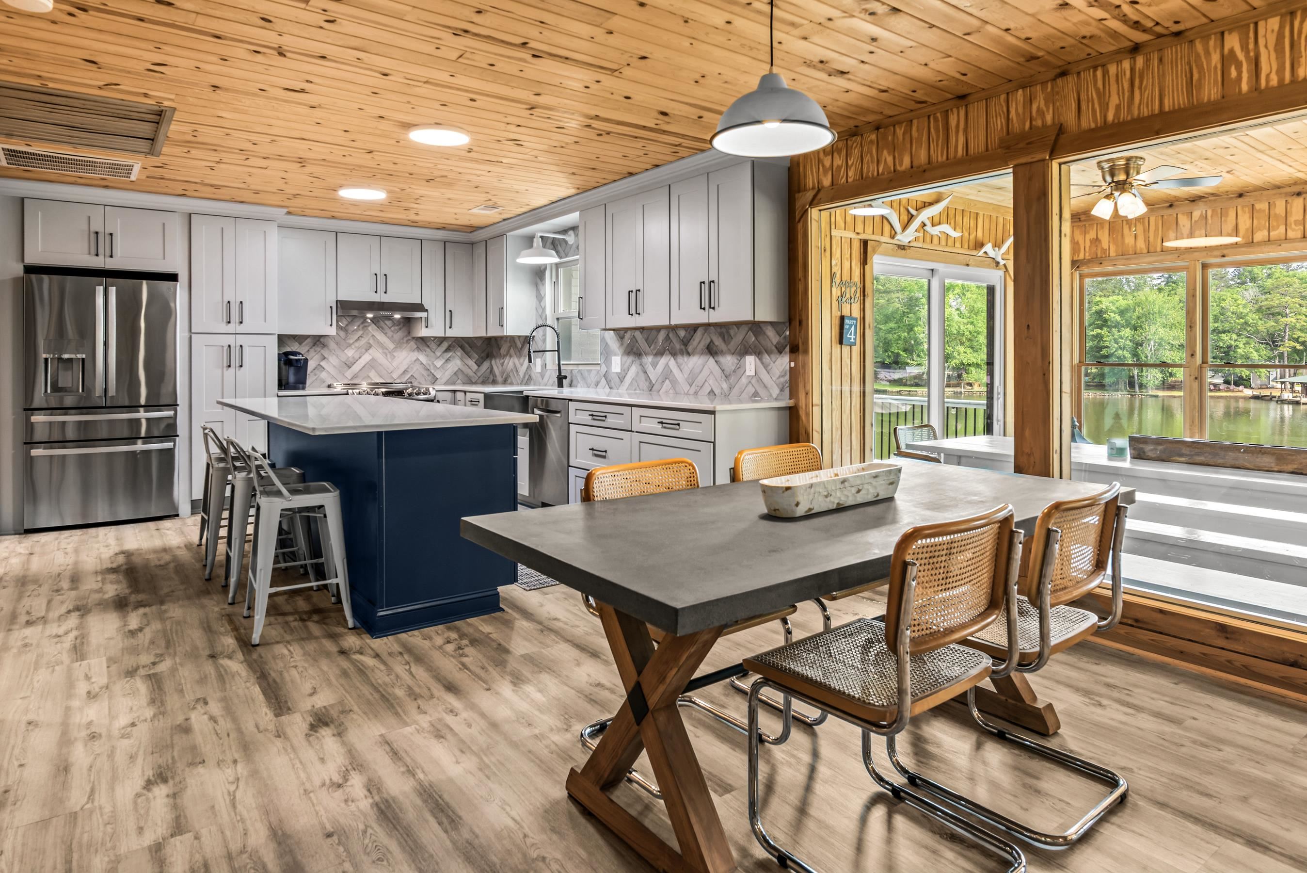 307 W LAKEVIEW DRIVE