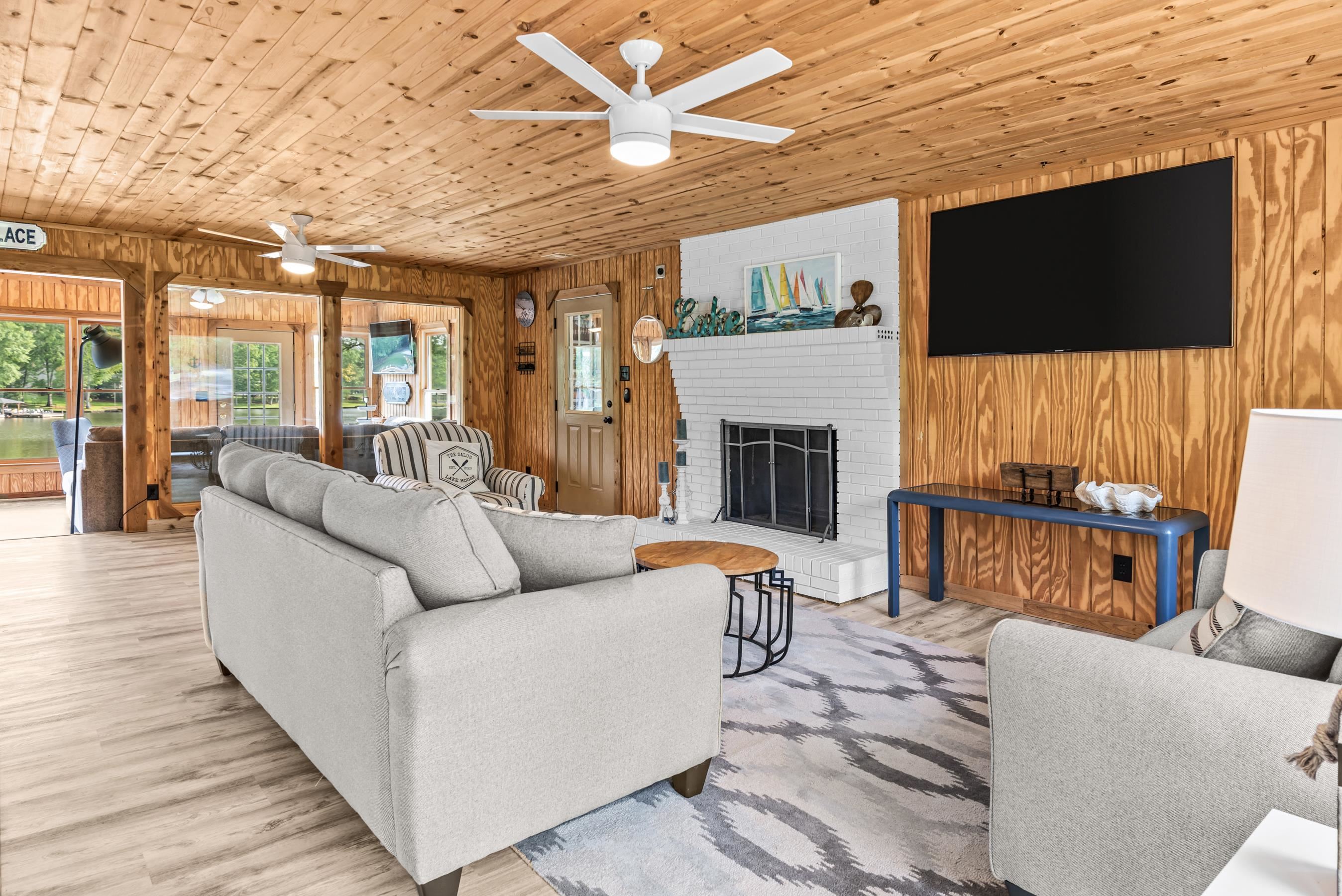 307 W LAKEVIEW DRIVE