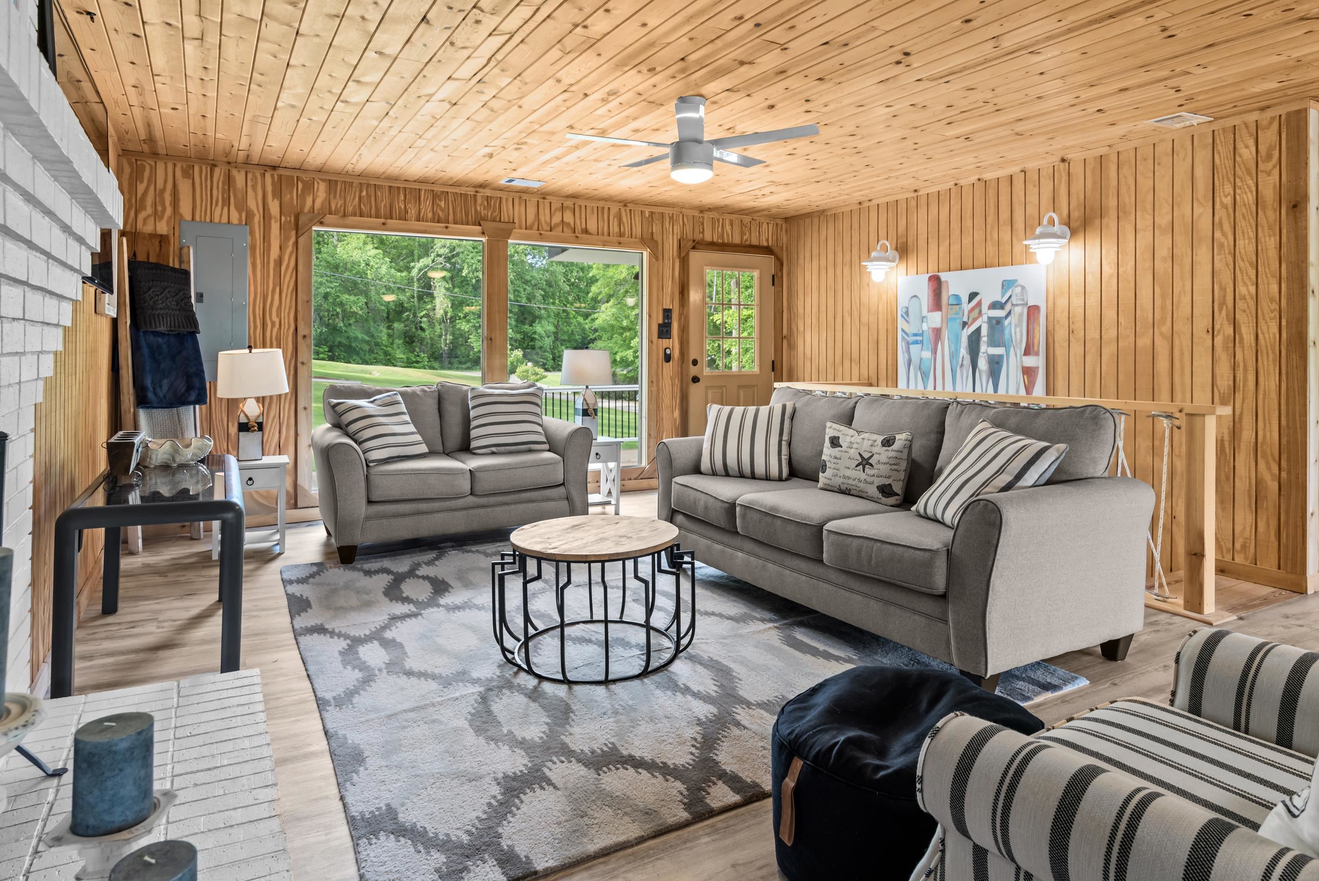 307 W LAKEVIEW DRIVE