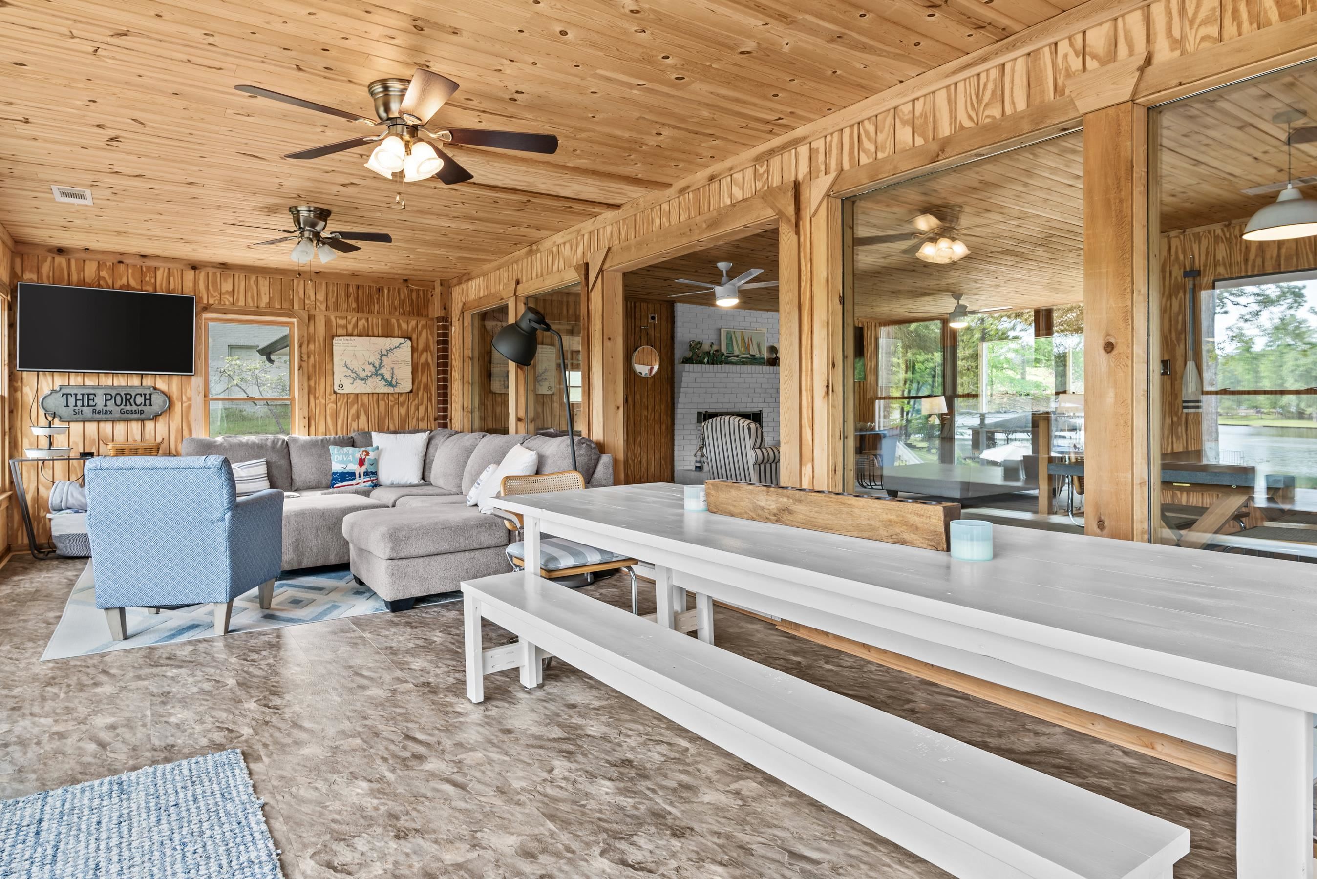 307 W LAKEVIEW DRIVE