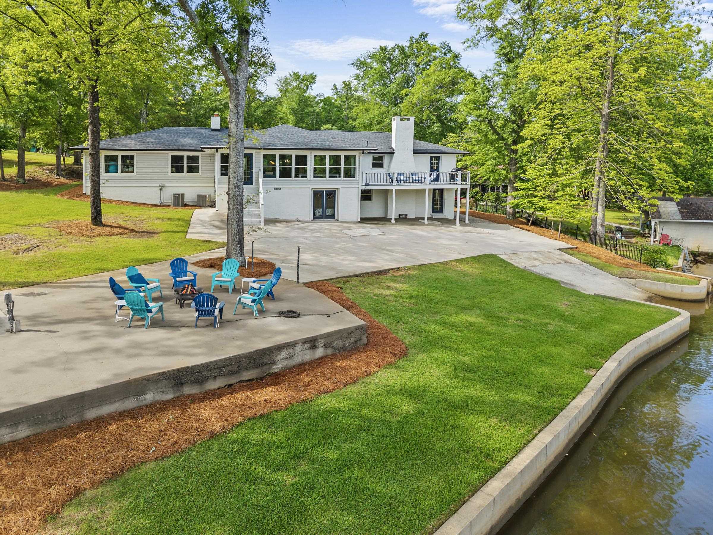 307 W LAKEVIEW DRIVE