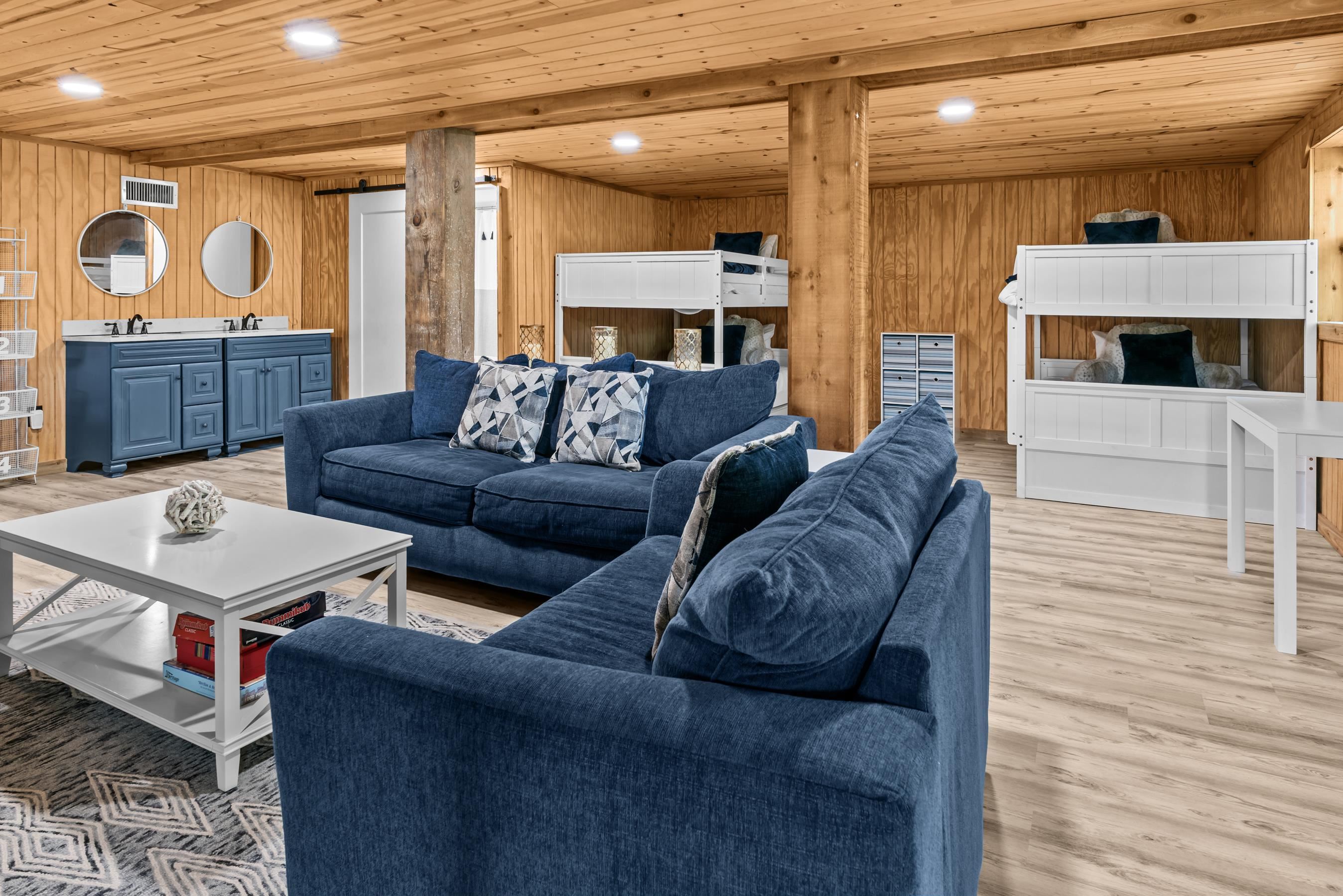 307 W LAKEVIEW DRIVE