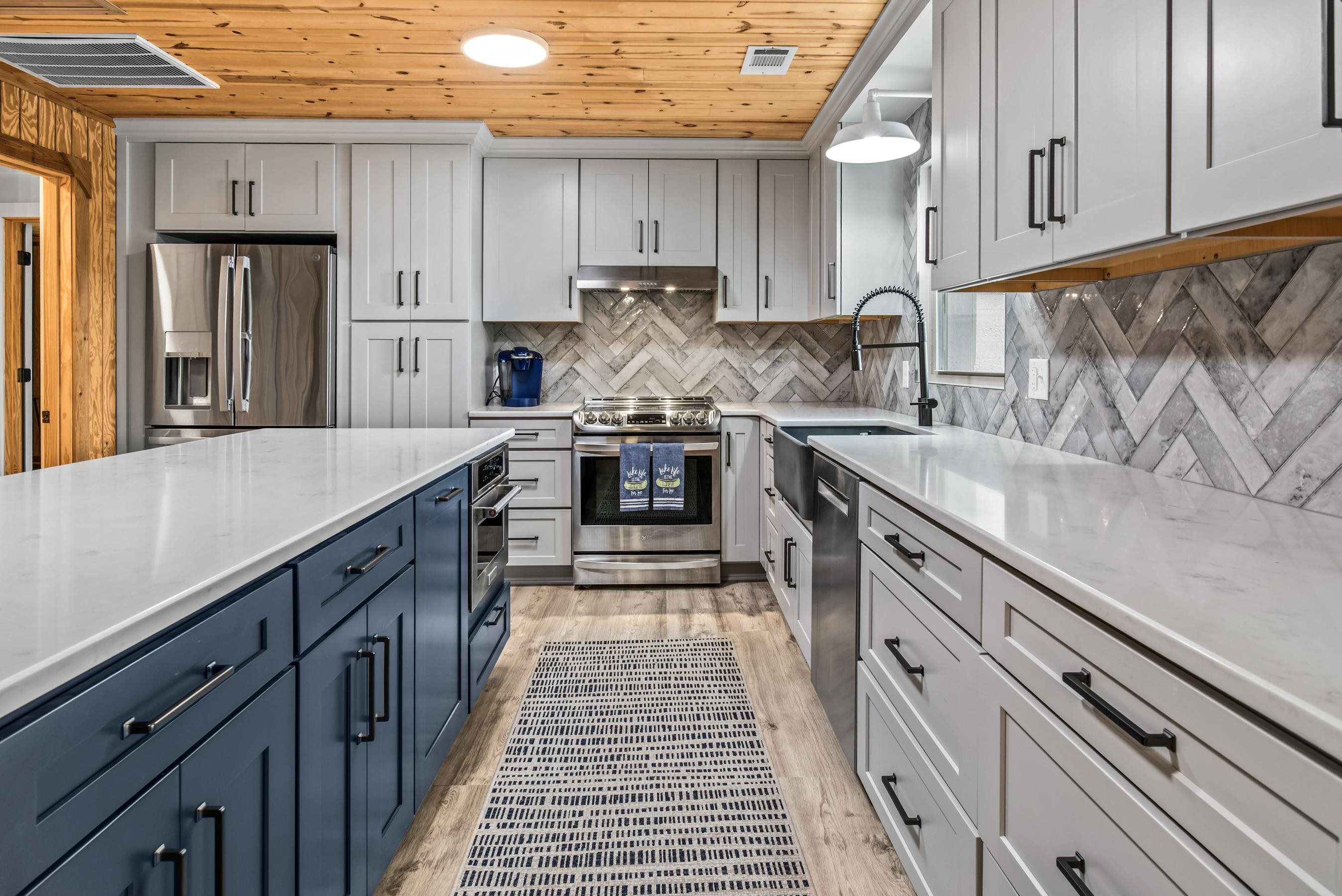 307 W LAKEVIEW DRIVE