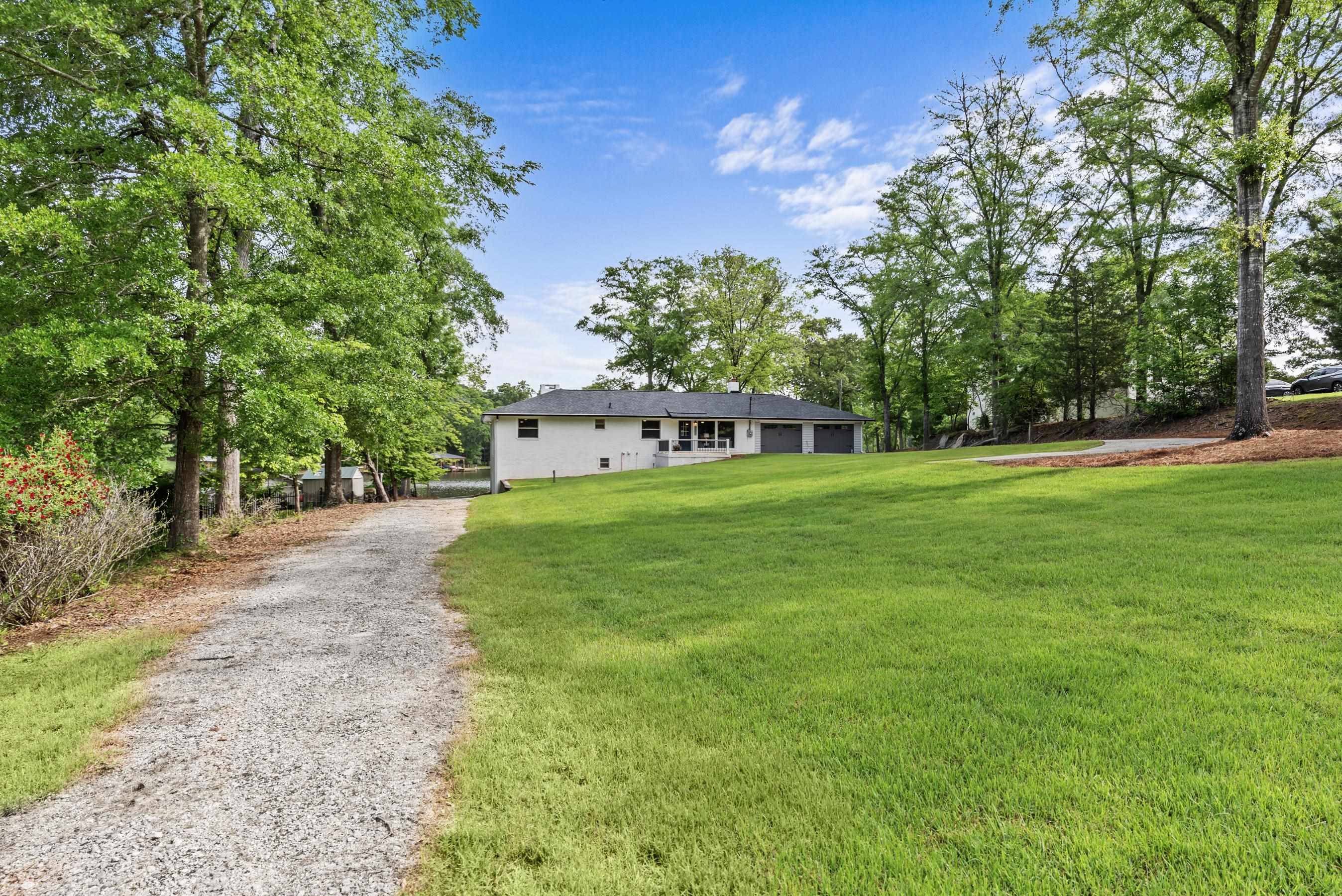 307 W LAKEVIEW DRIVE