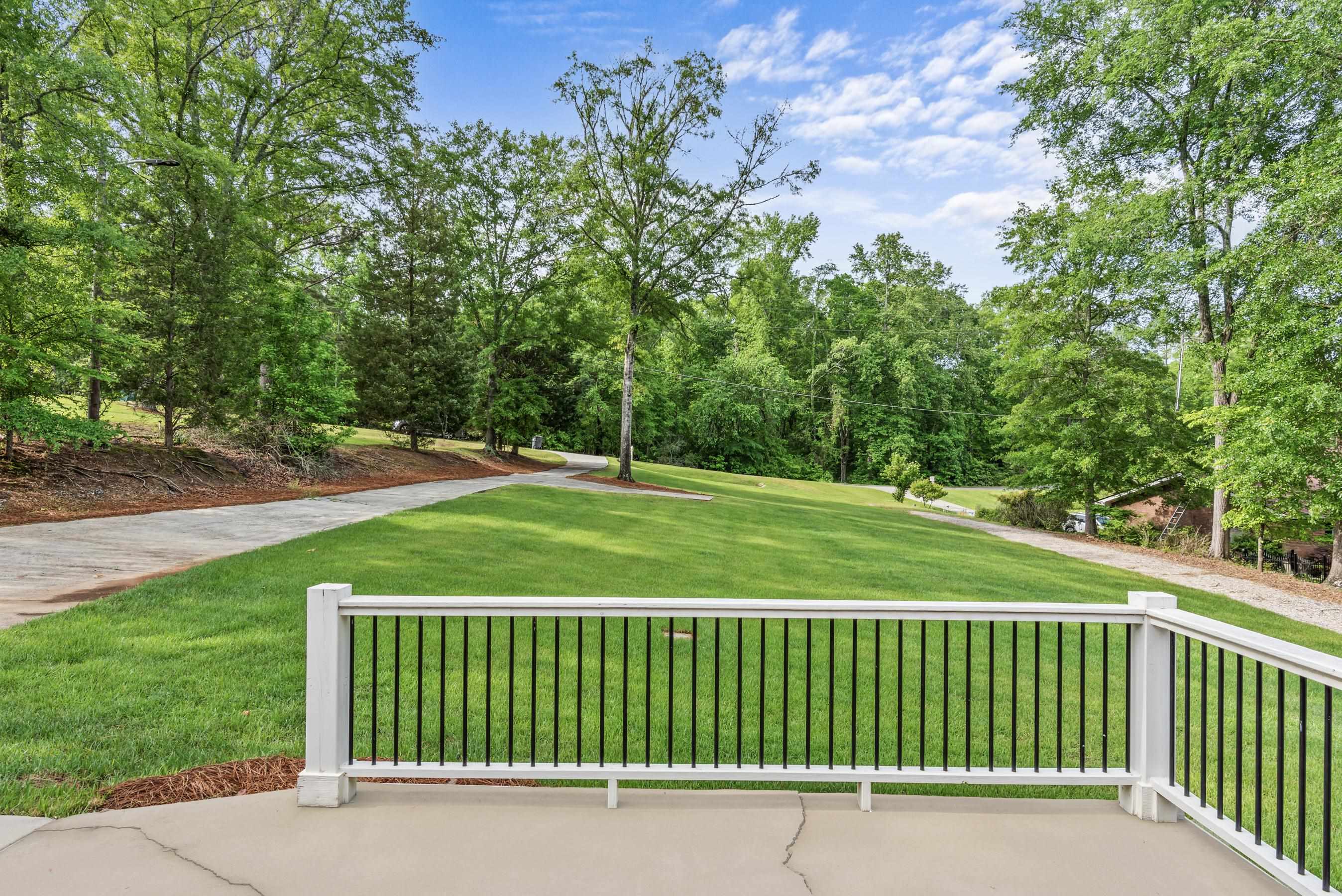 307 W LAKEVIEW DRIVE