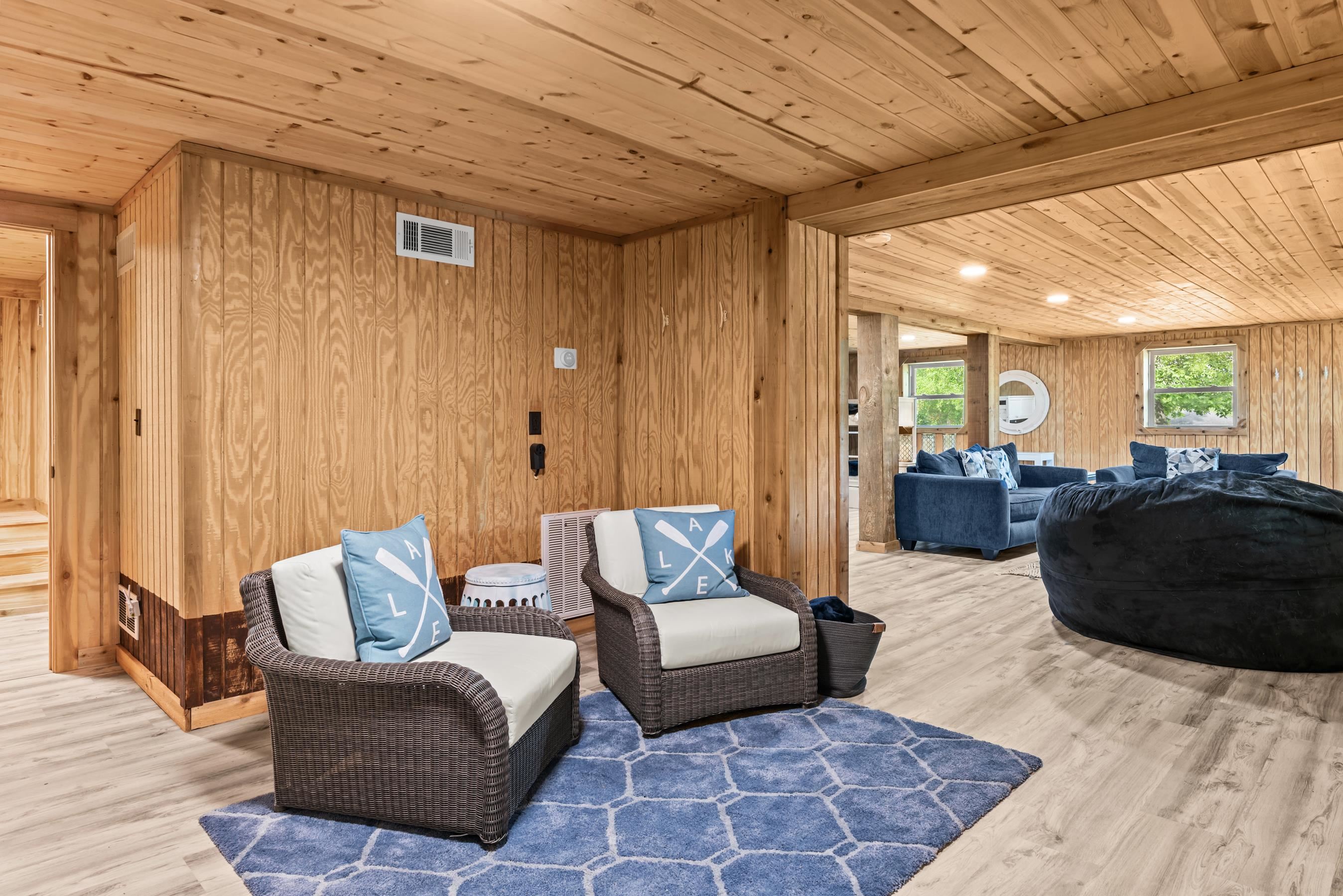307 W LAKEVIEW DRIVE