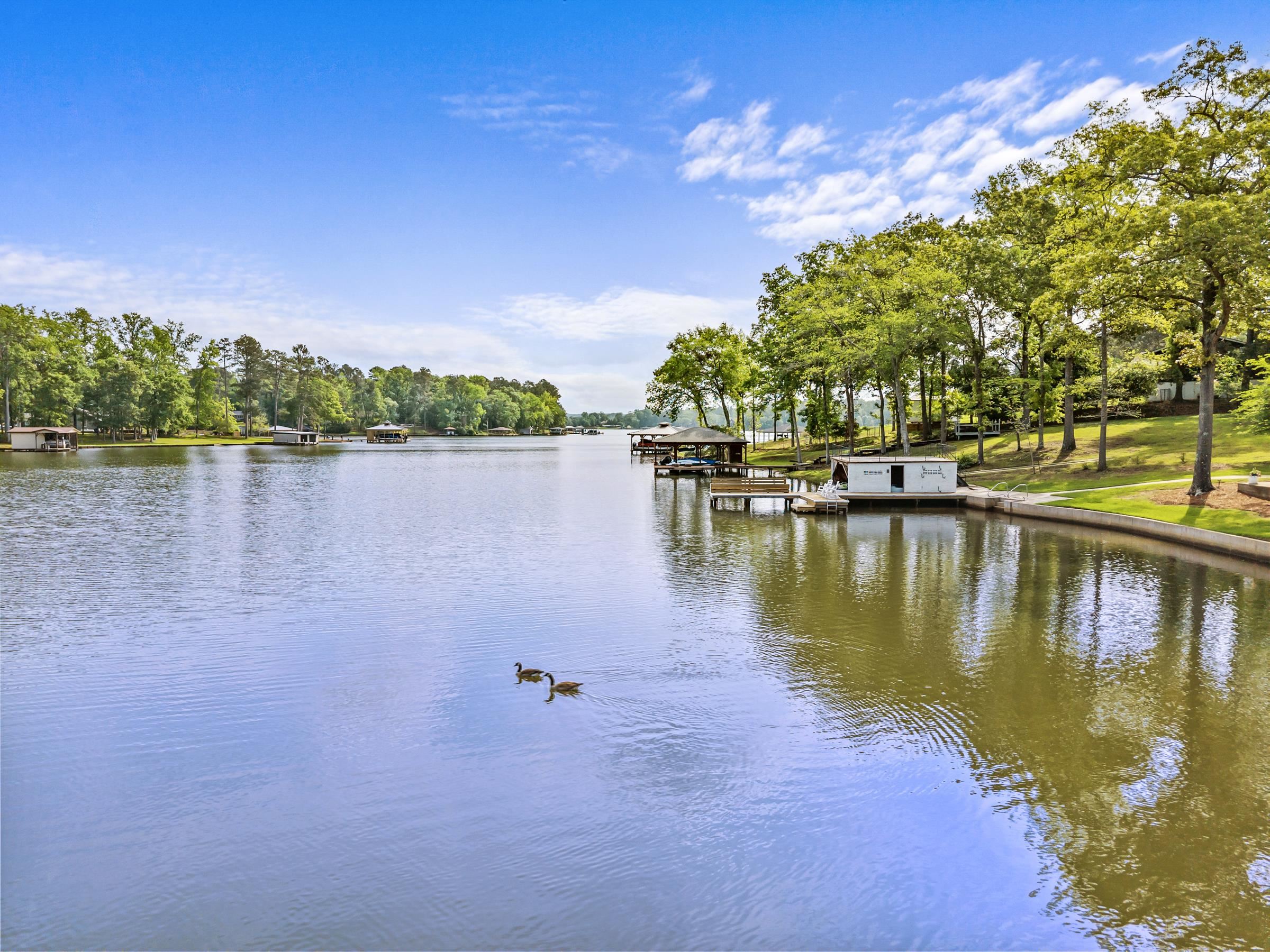 307 W LAKEVIEW DRIVE