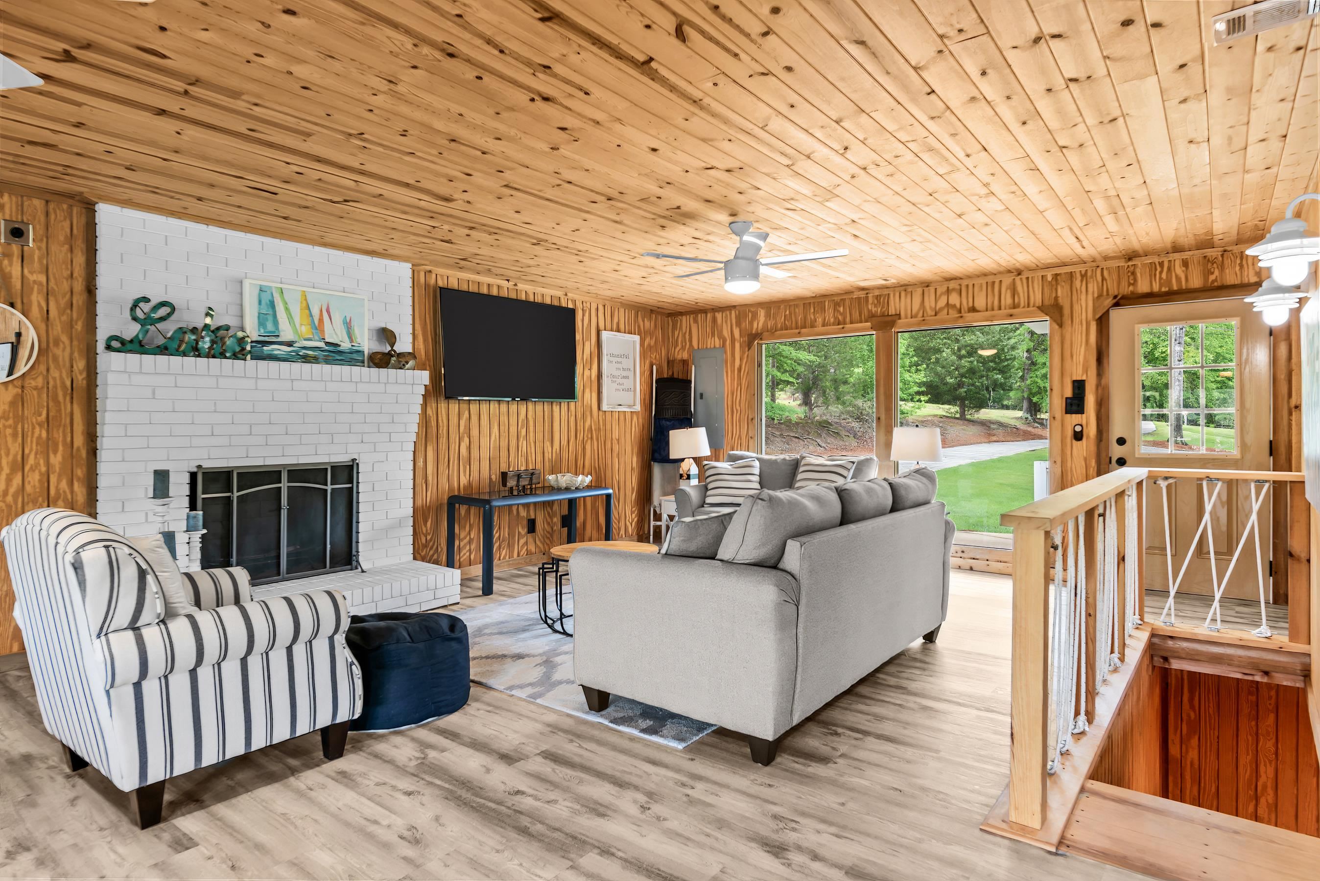 307 W LAKEVIEW DRIVE