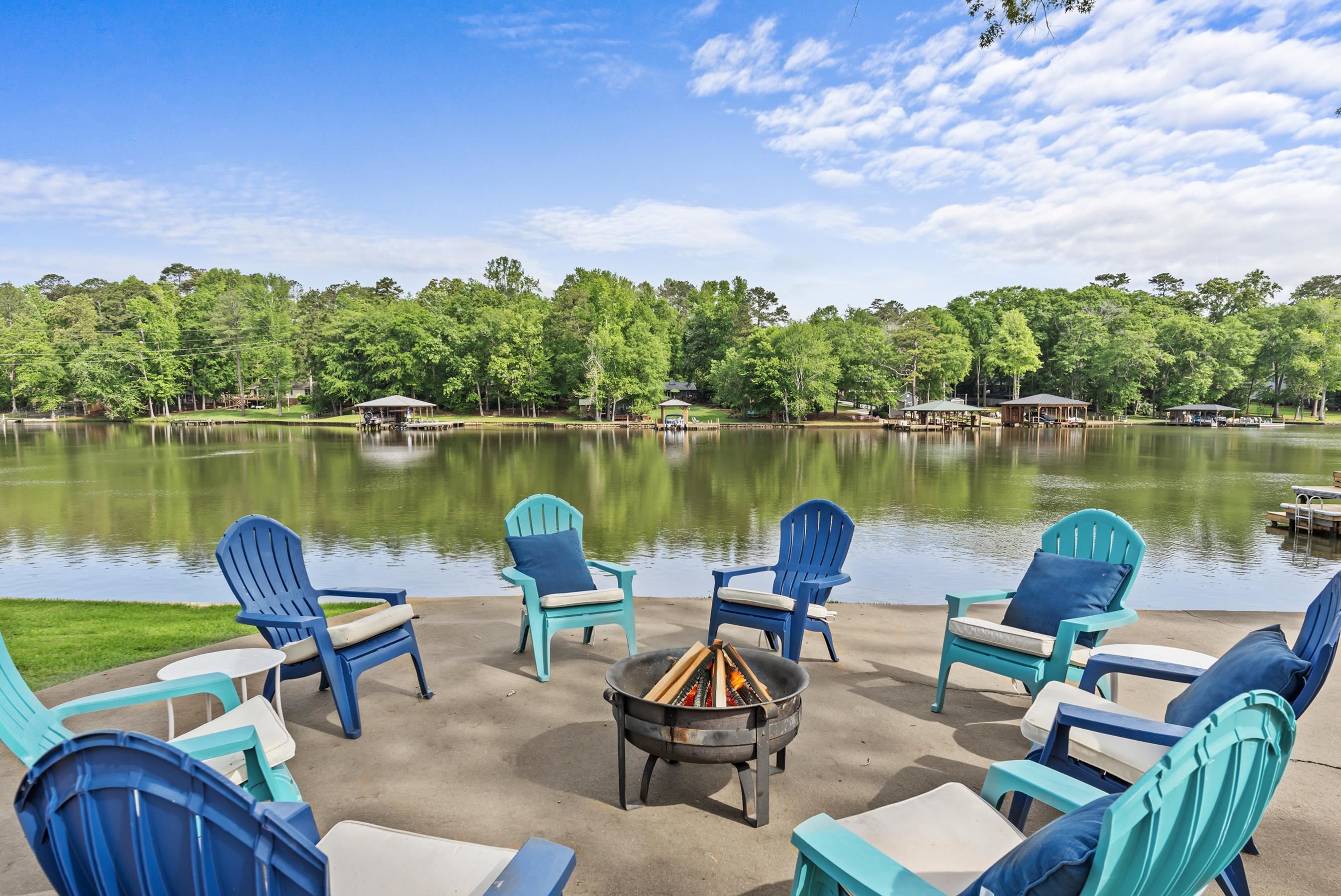 307 W LAKEVIEW DRIVE