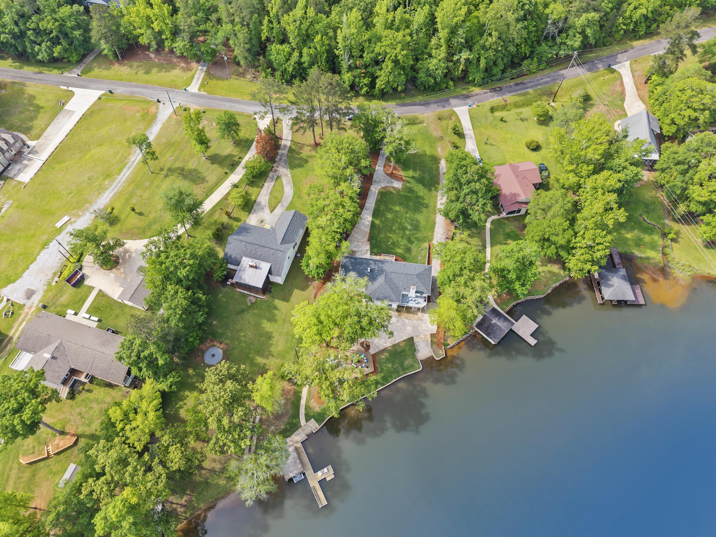 307 W LAKEVIEW DRIVE