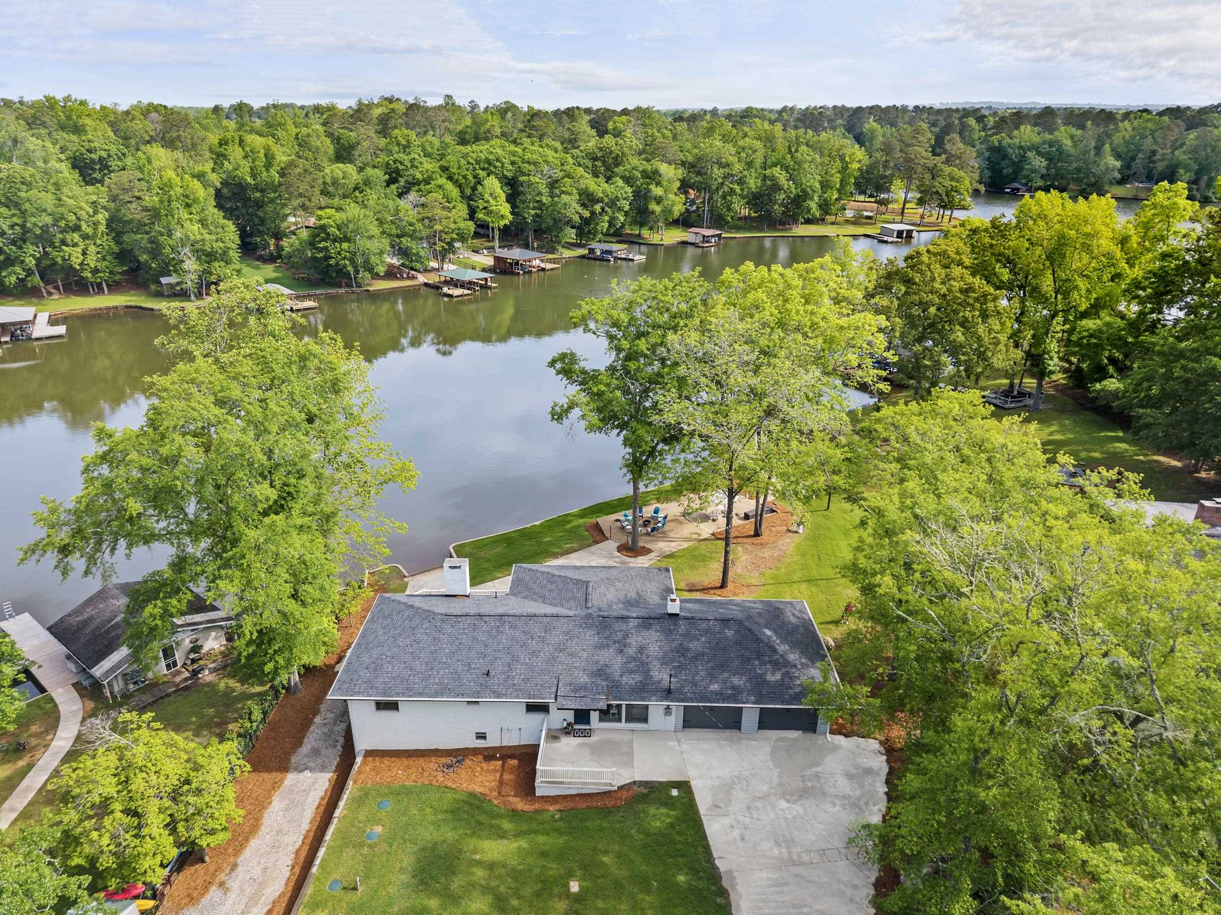 307 W LAKEVIEW DRIVE