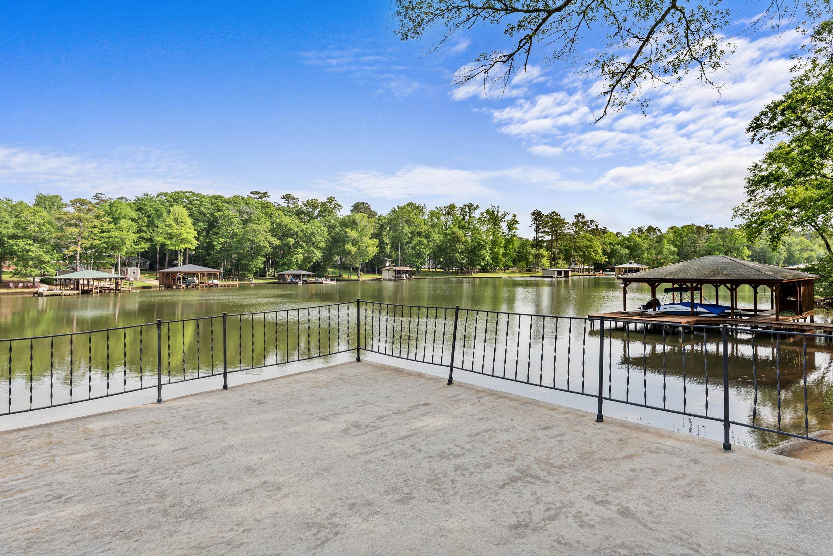 307 W LAKEVIEW DRIVE