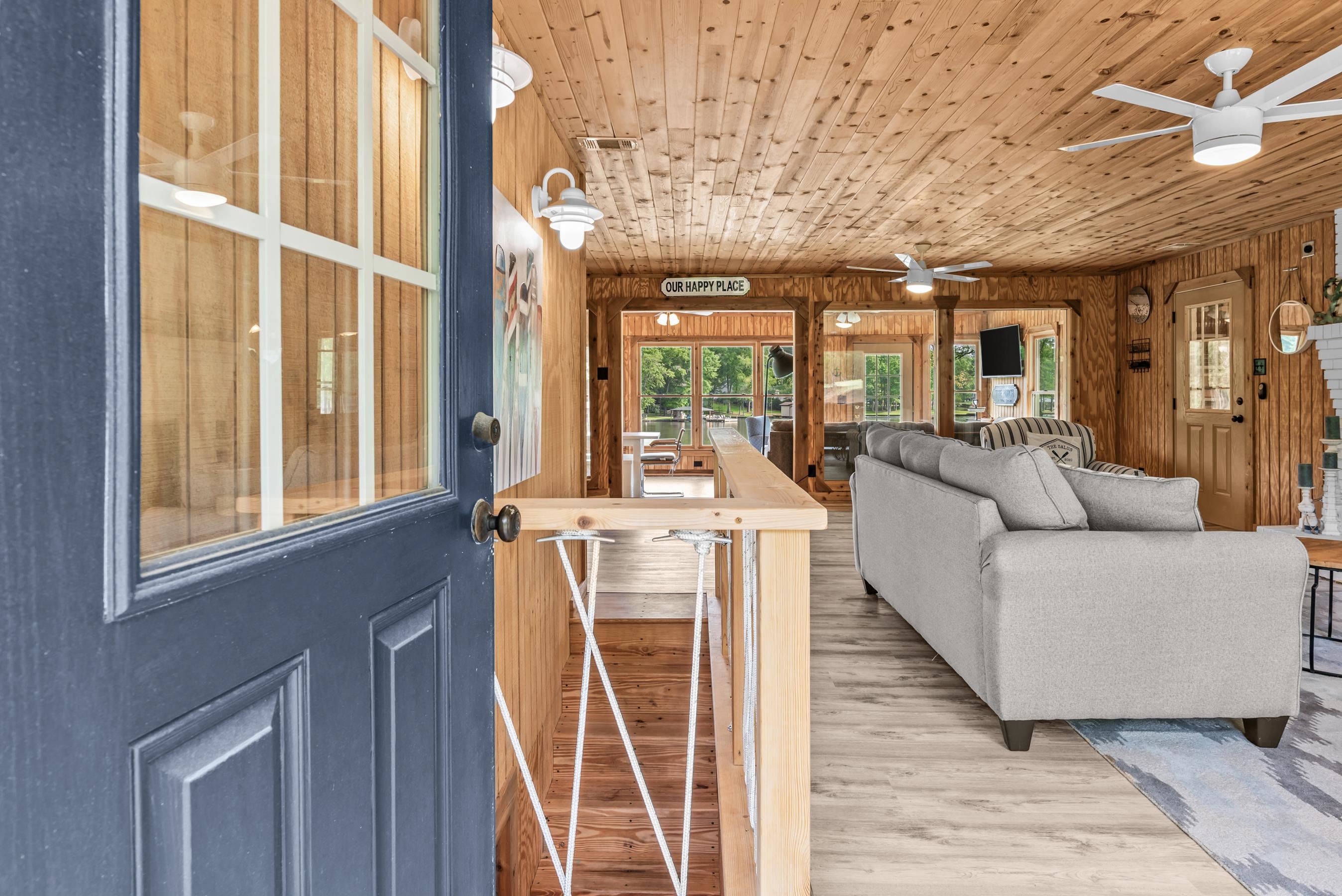 307 W LAKEVIEW DRIVE