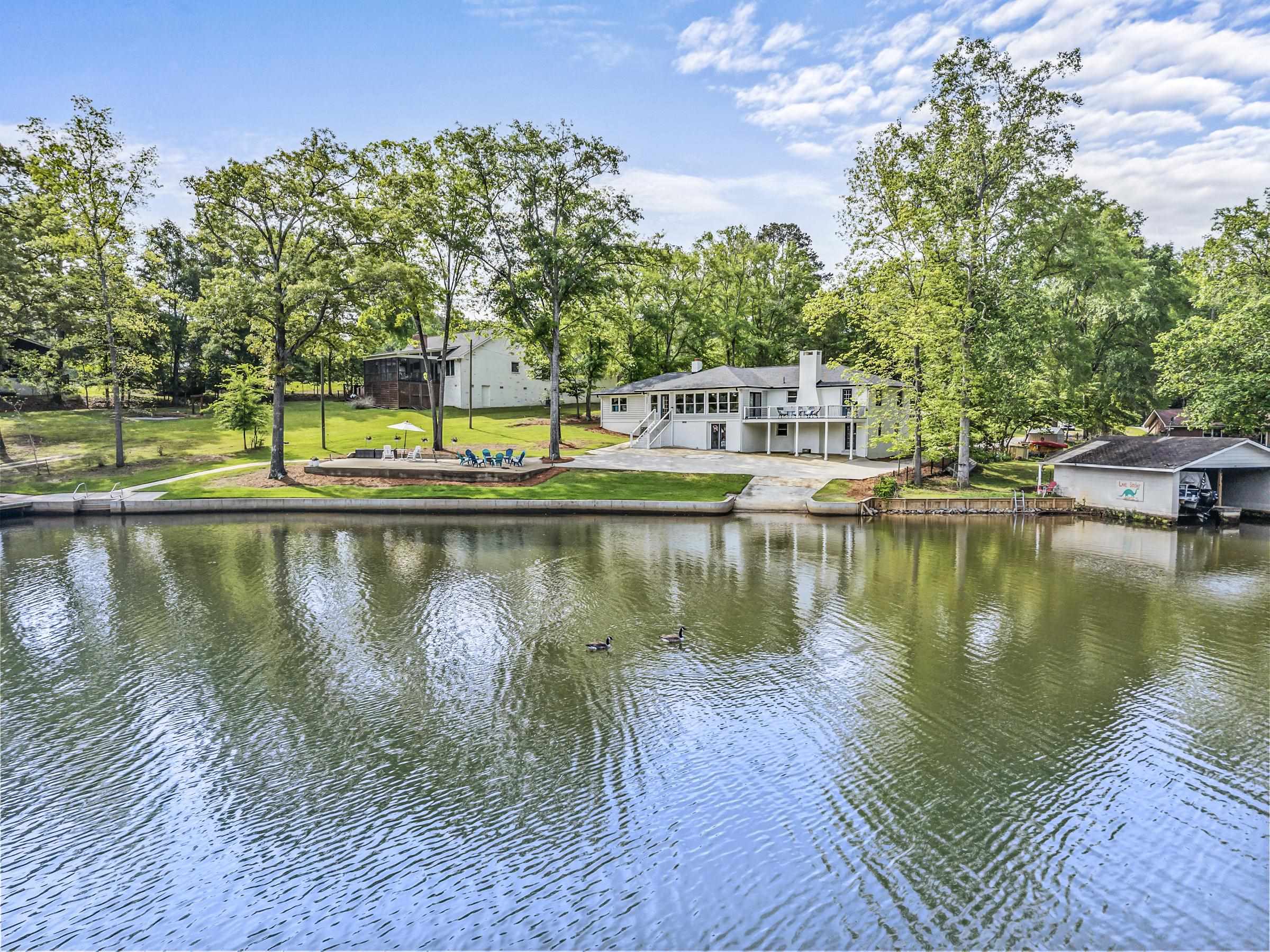 307 W LAKEVIEW DRIVE