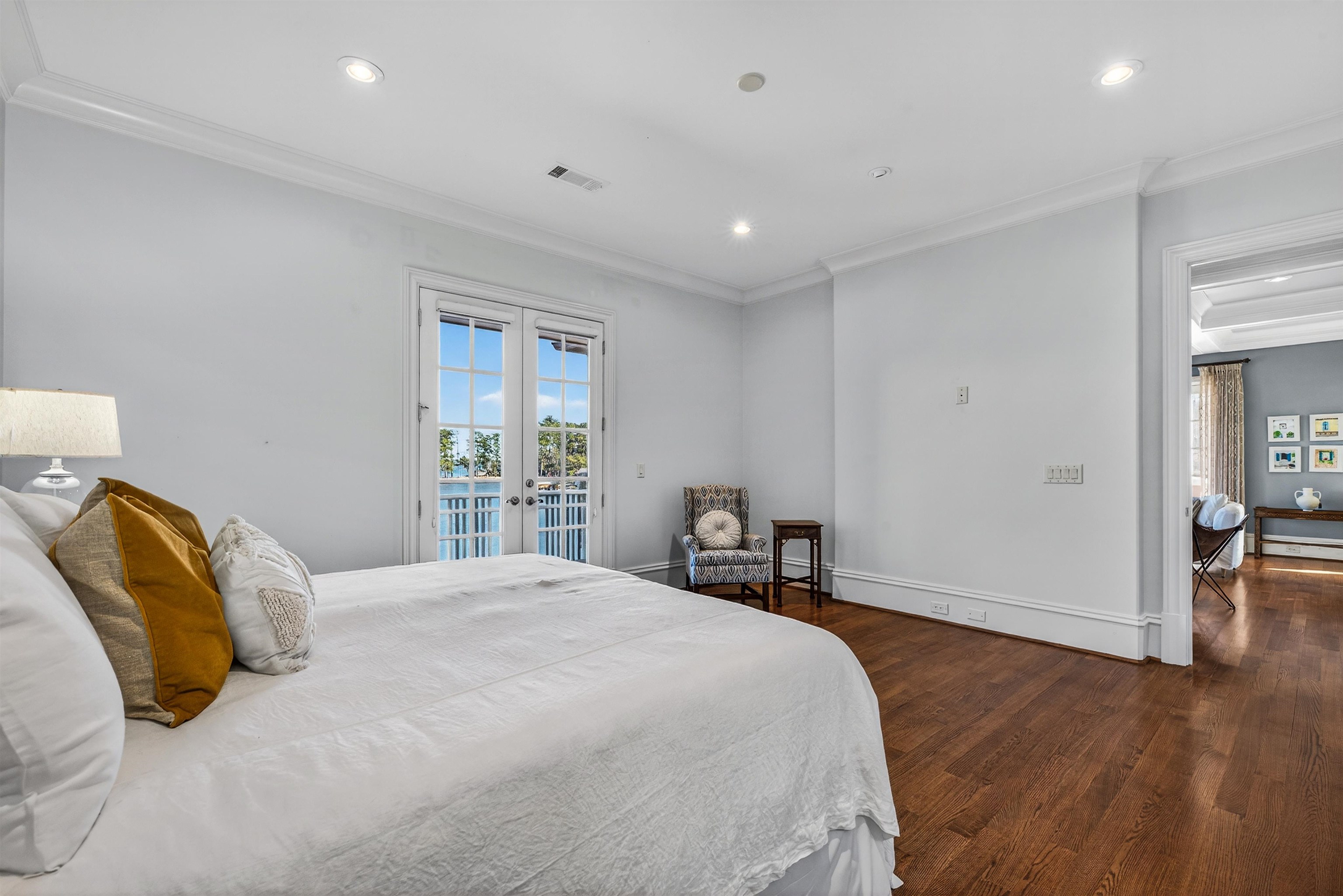 140 SILVER BIRCH LN NE