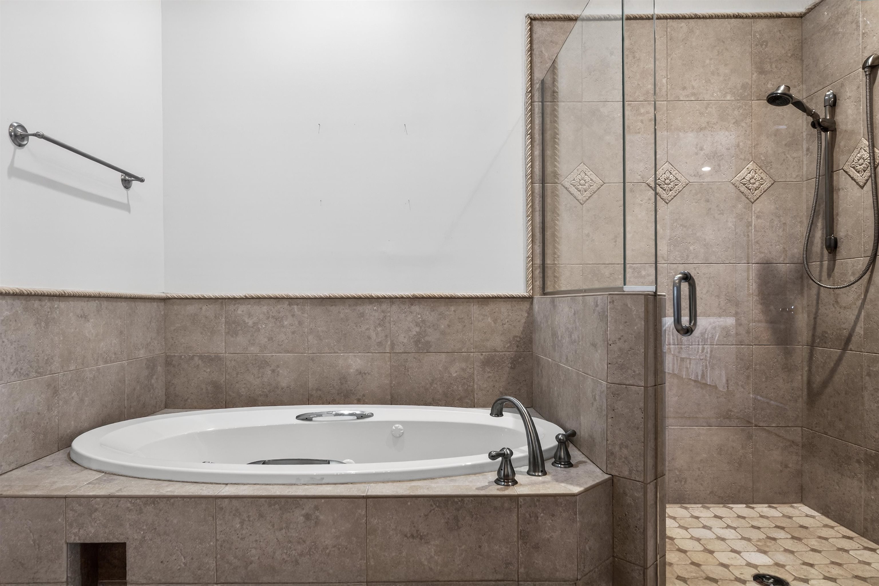 140 SILVER BIRCH LN NE