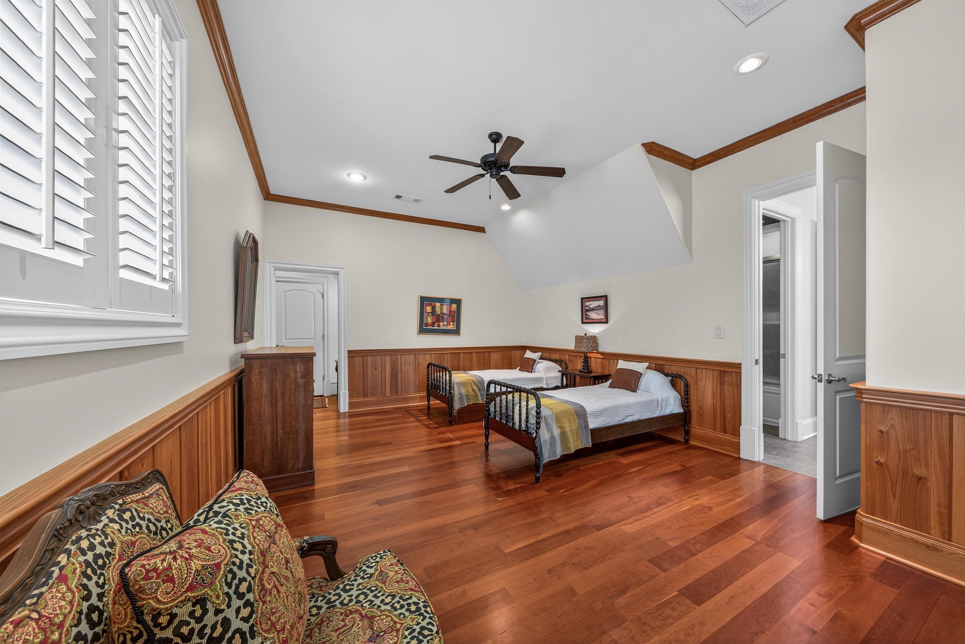 140 SILVER BIRCH LN NE