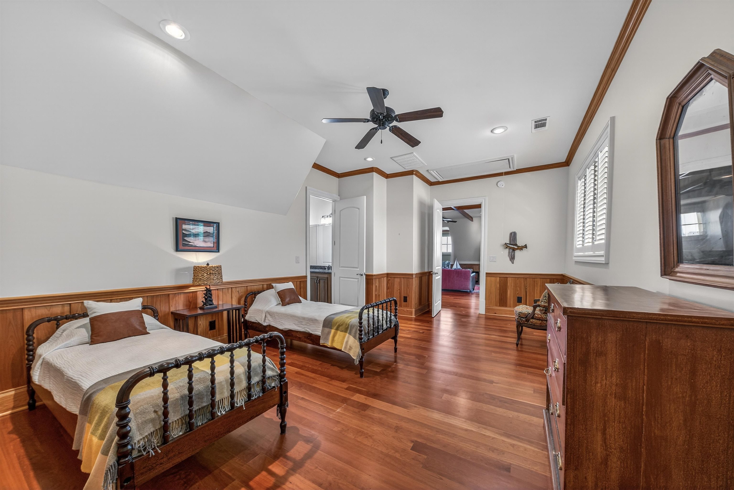 140 SILVER BIRCH LN NE