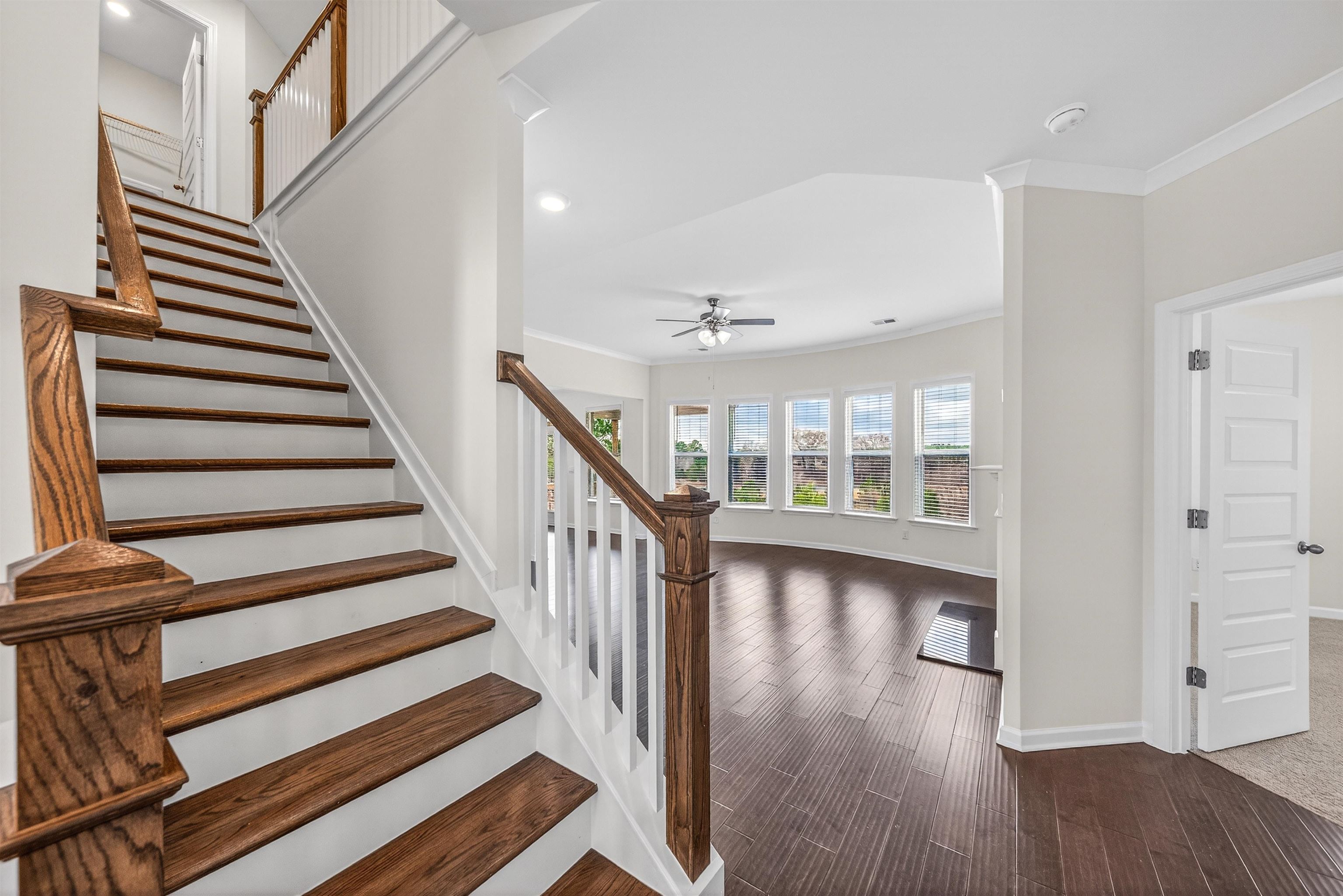 1091 CLUBHOUSE DR