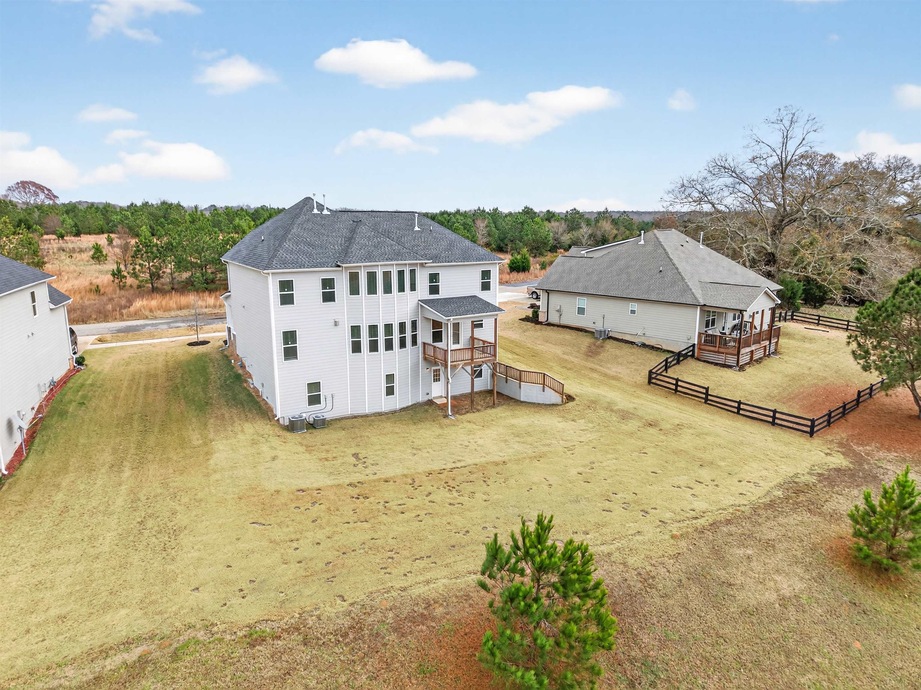 1091 CLUBHOUSE DR