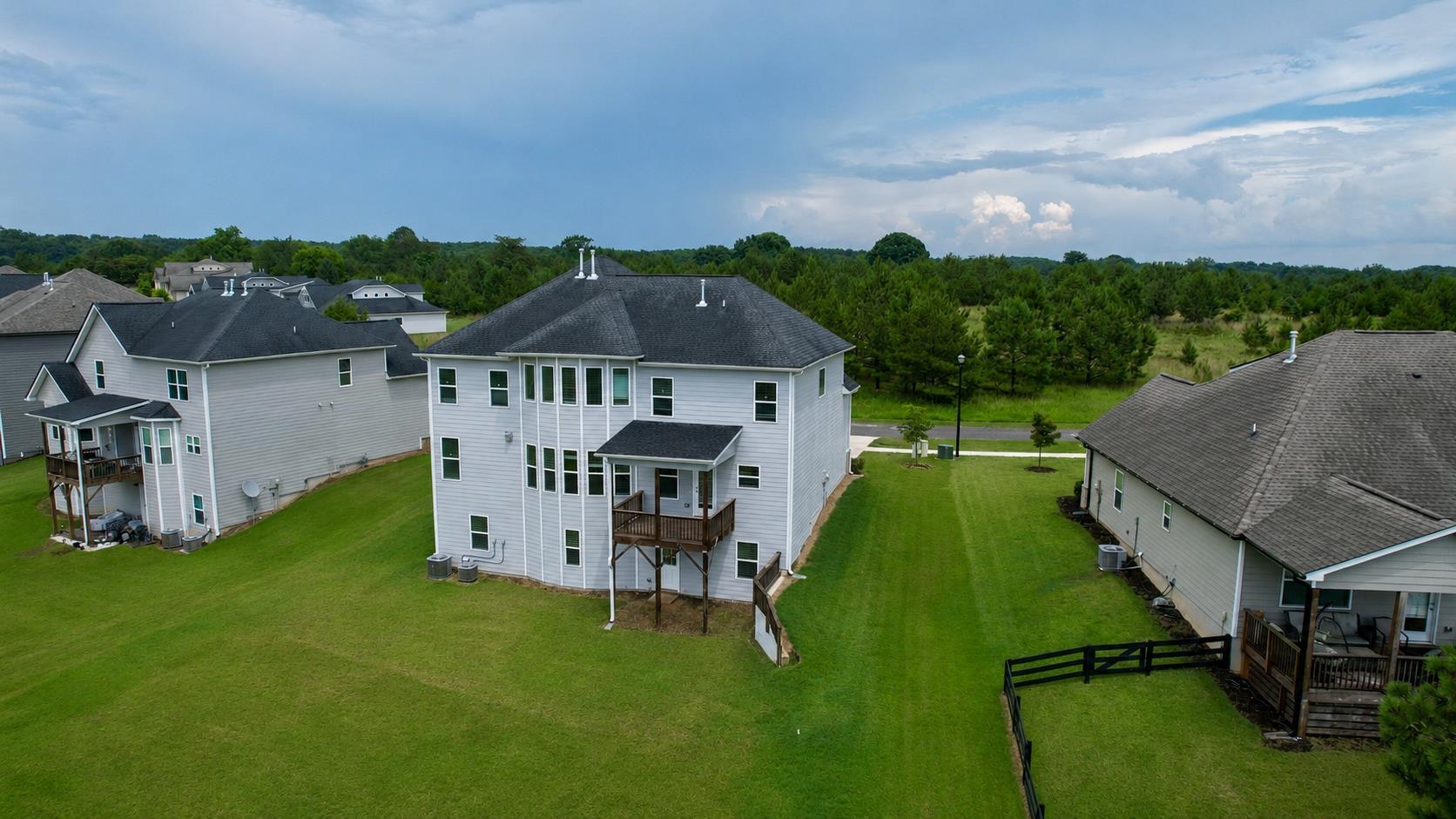 1091 CLUBHOUSE DR