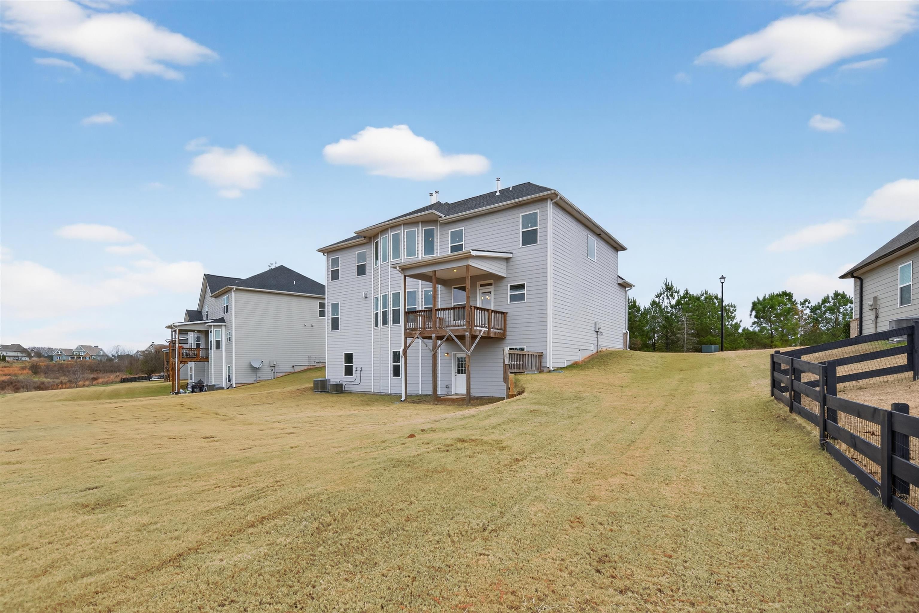 1091 CLUBHOUSE DR
