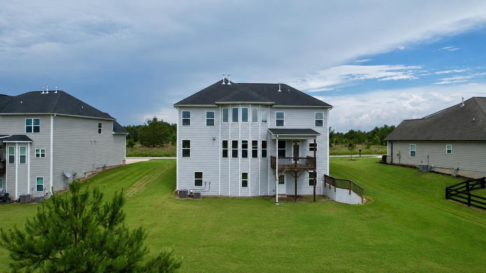 1091 CLUBHOUSE DR