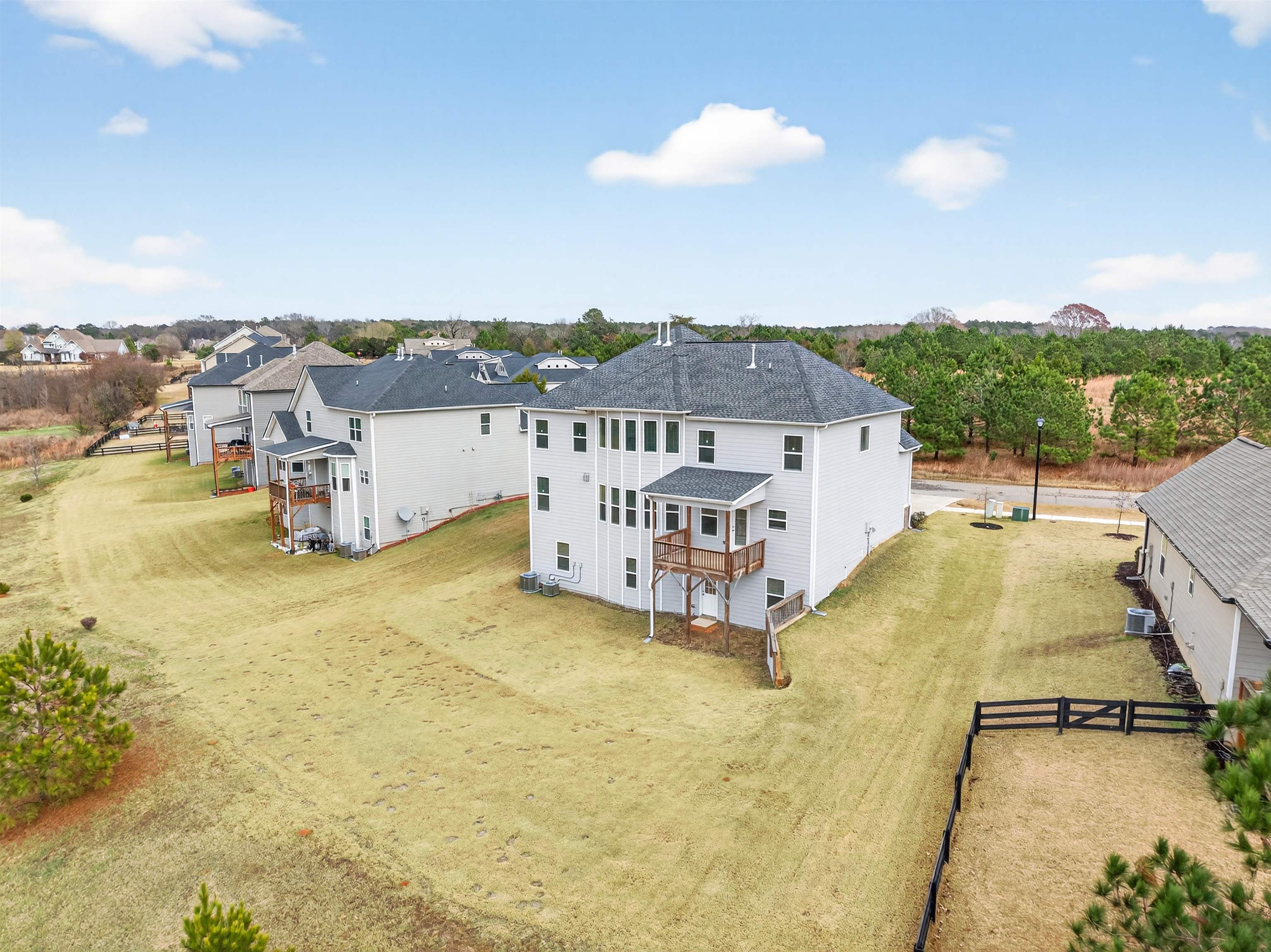1091 CLUBHOUSE DR