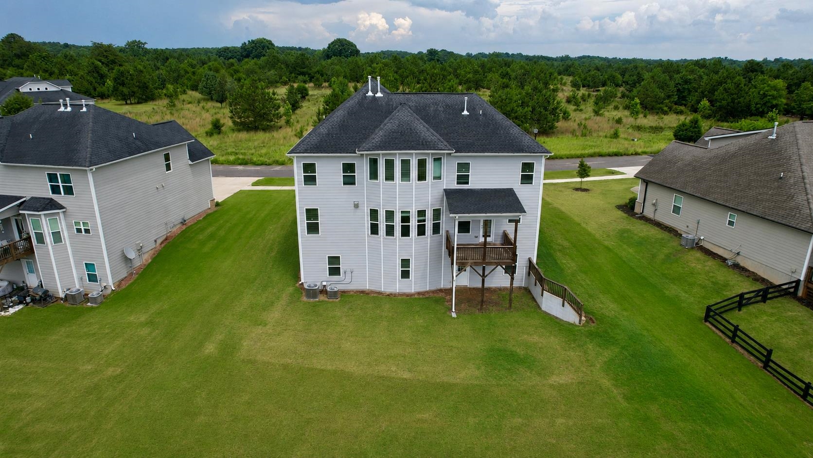 1091 CLUBHOUSE DR