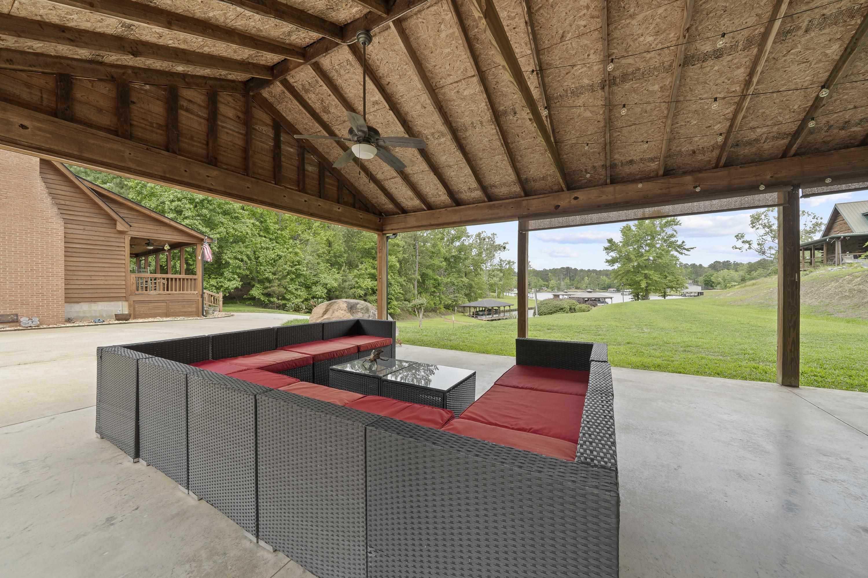 63 TOMAHAWK DRIVE