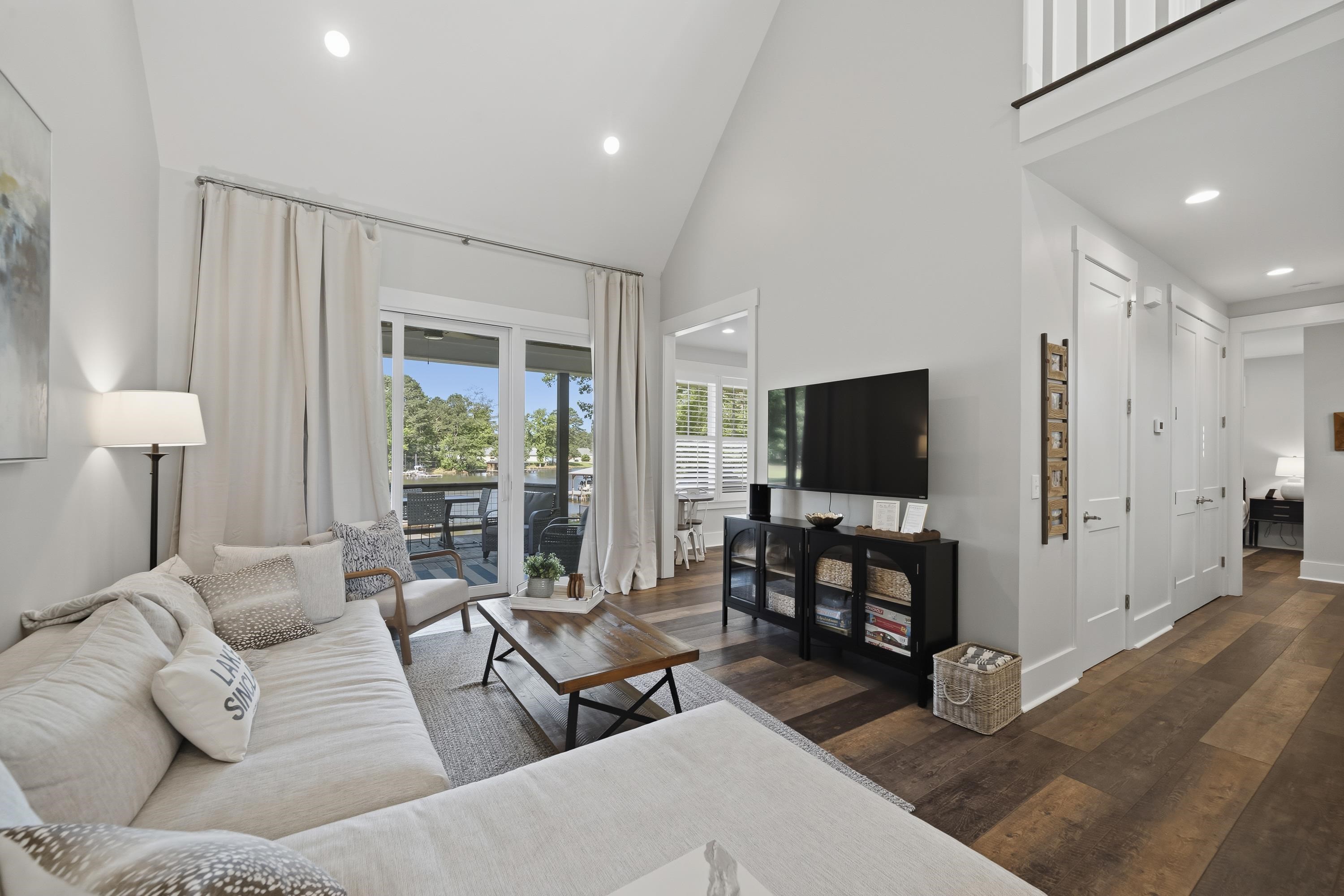 110 NW HARBOUR POINT