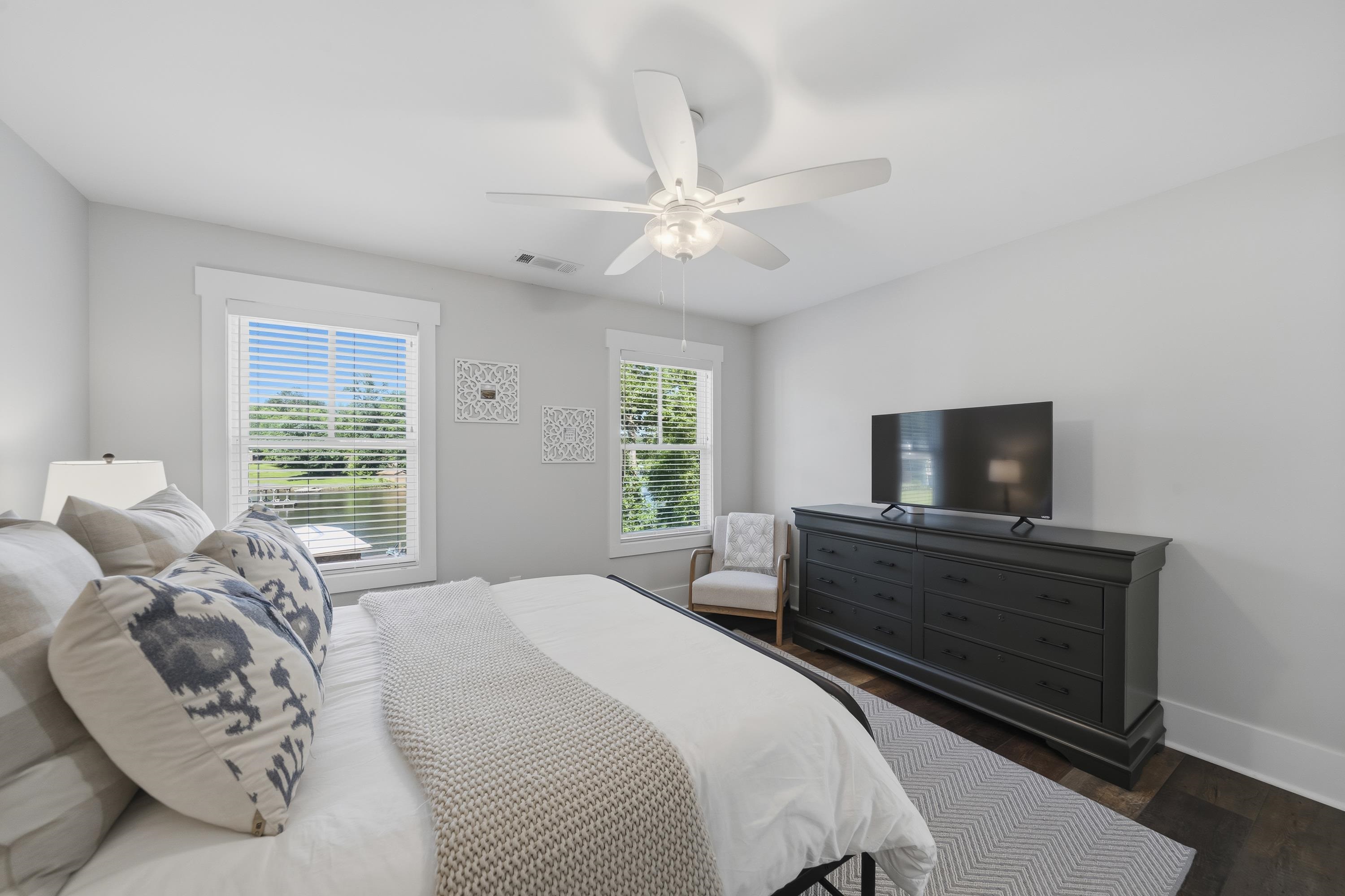 110 NW HARBOUR POINT